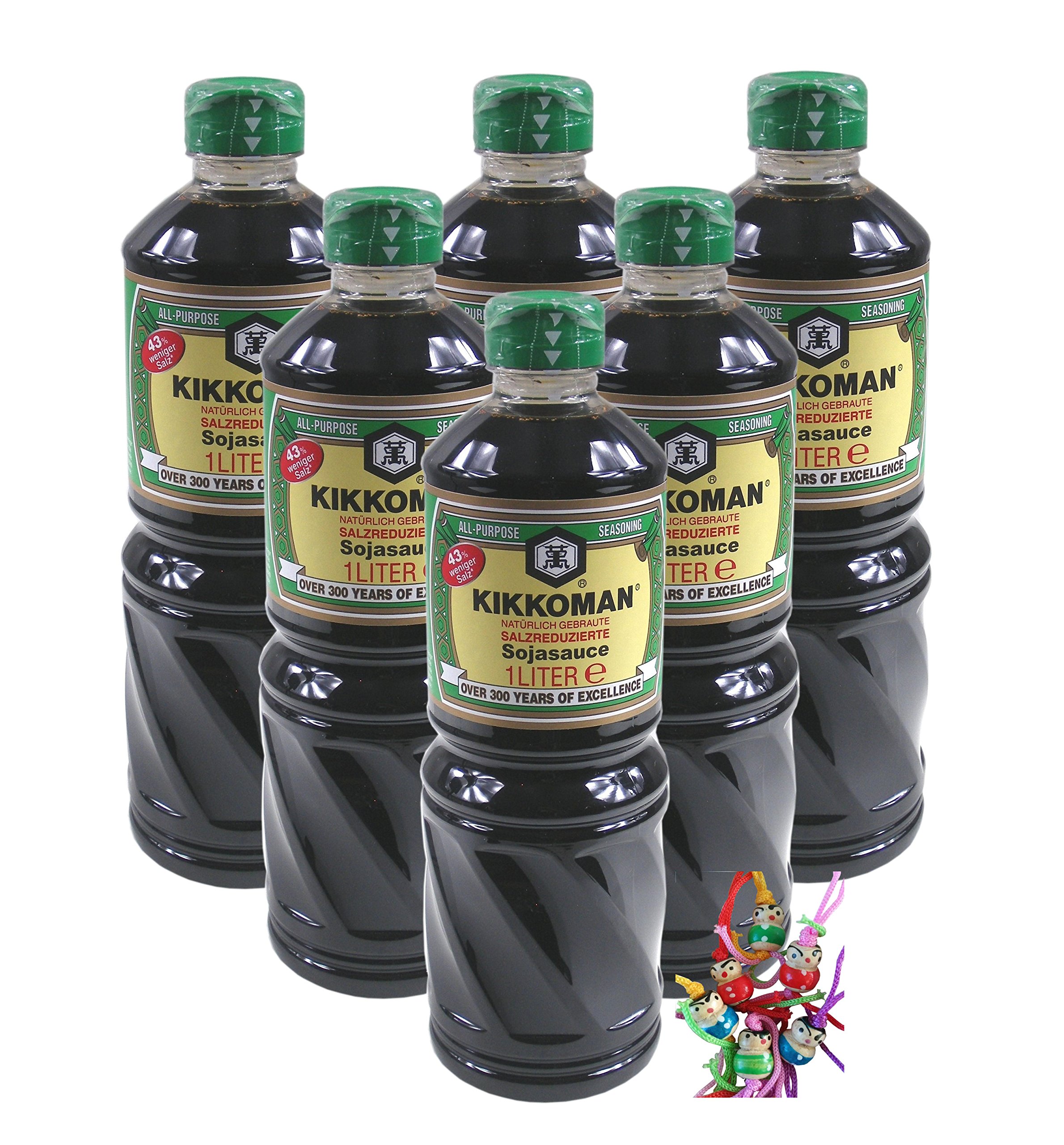 [ 6x 1000ml ] 43% weniger Salz als die traditionelle KIKKOMAN Sojasauce SALZREDUZIERTE + ein kleines Glückspüppchen - Holzpüppchen