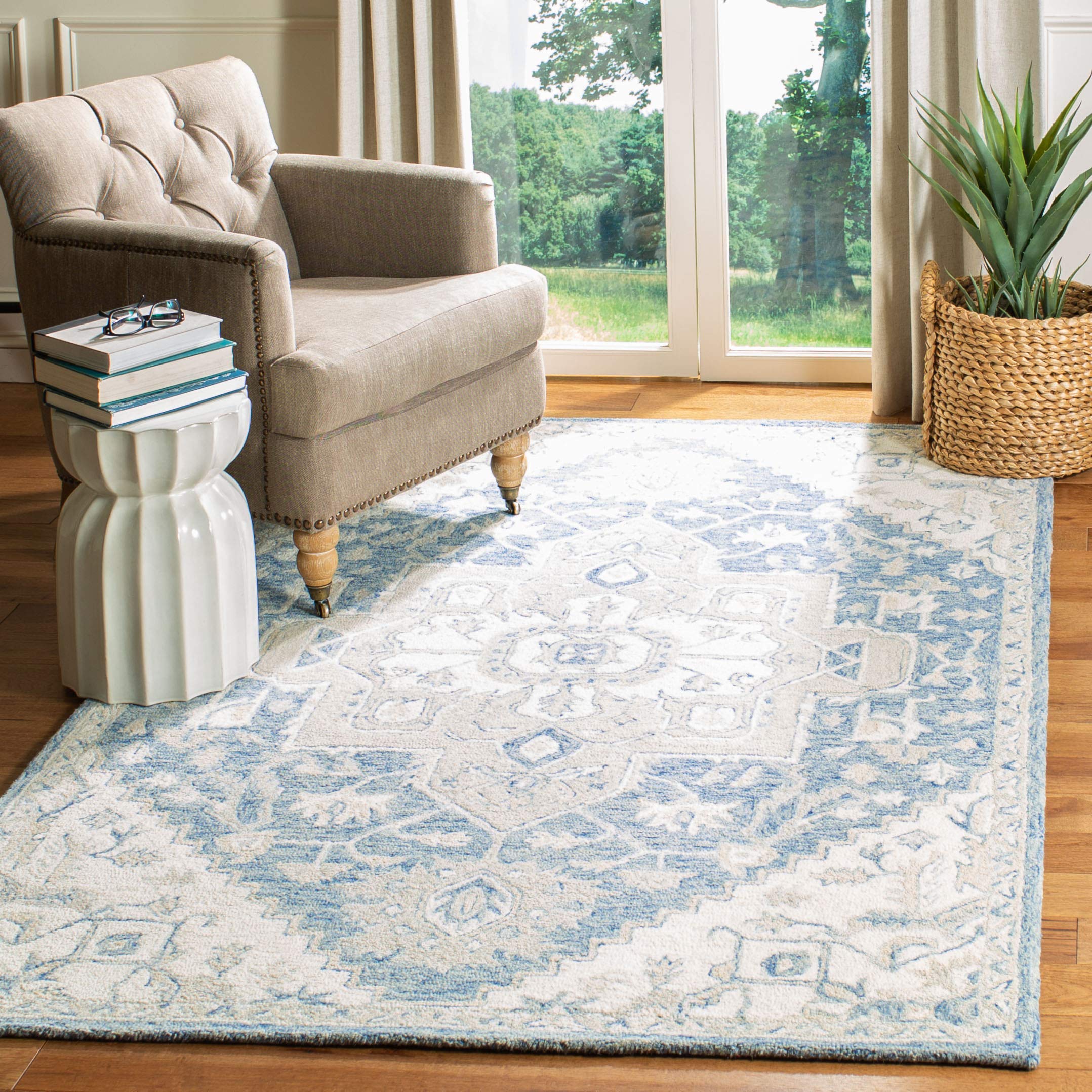Safavieh Traditional Rug for Living Room Dining Room, Bedroom - Micro-Loop Collection, Short Pile, in Blue and Ivory, 90 x 90 cm