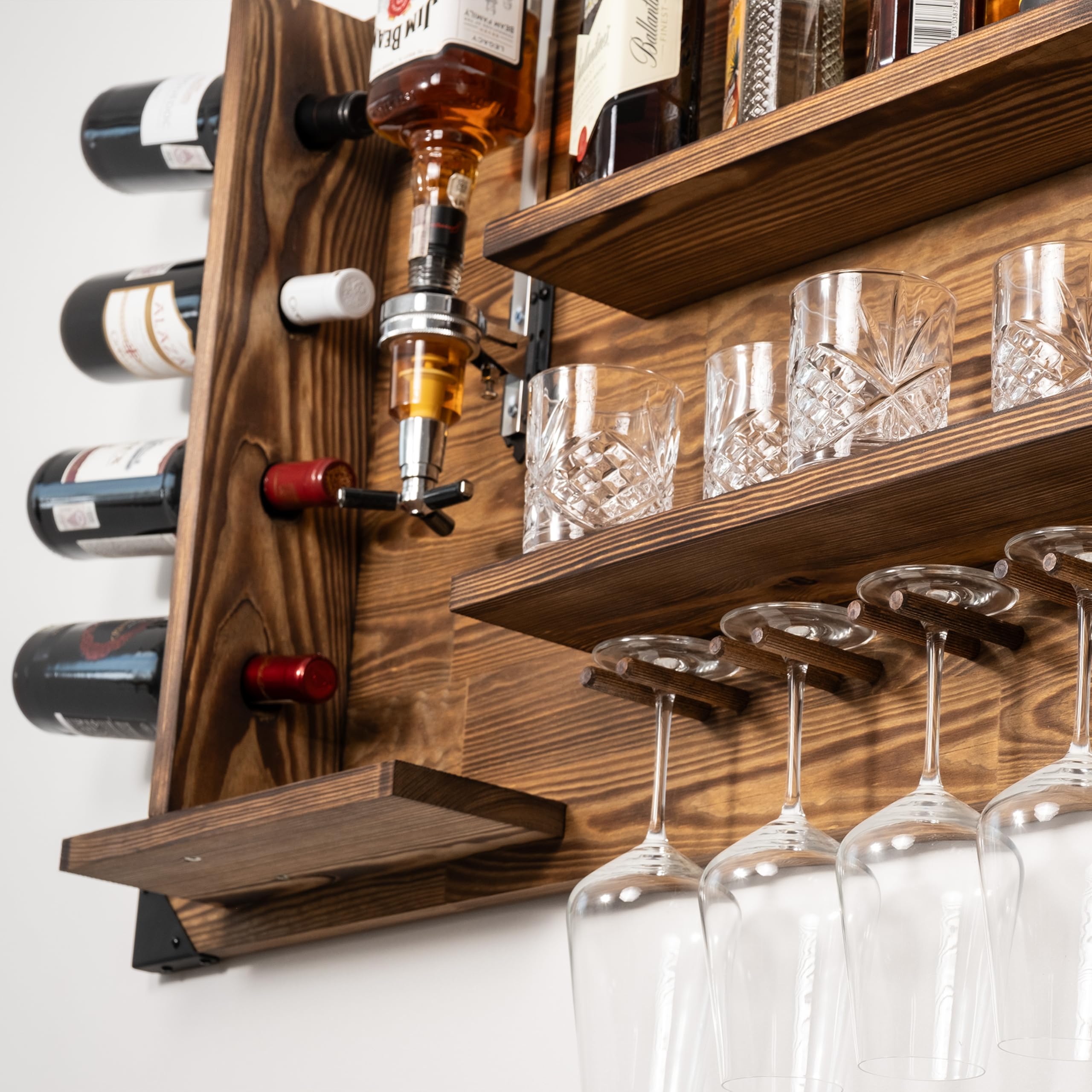 CREATIVE COOPER Holzregal mit Getränkespender | Wandmontierte Alkoholspender-Station | 120x60x14 cm | Vintage & Rustikal | Whisky, Gin, Schnaps | Barkeeper Geschenk | Wandbar für Wohnbereich