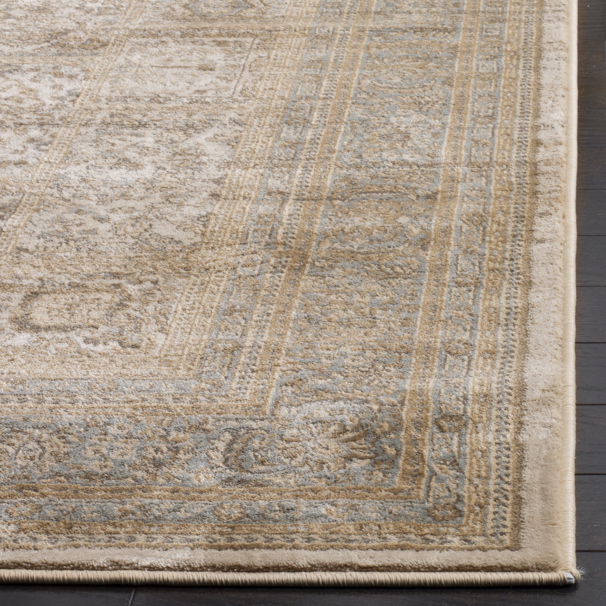 Amazon.com: SAFAVIEH Vintage Collection Area Rug - 6'7