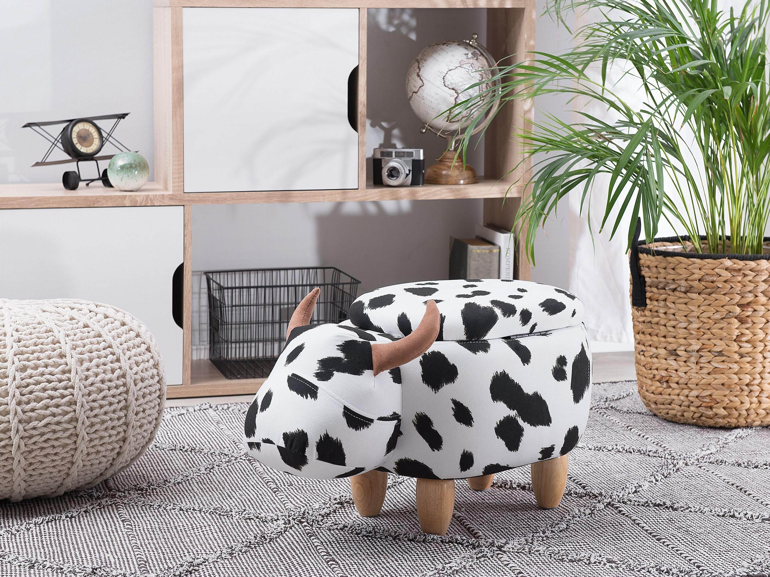 Beliani Tierhocker Kuh Kinderhocker Fußhocker Deko Hocker für Kinderzimmer mit Deckel Schwarz-Weiß Polsterbezug Cow