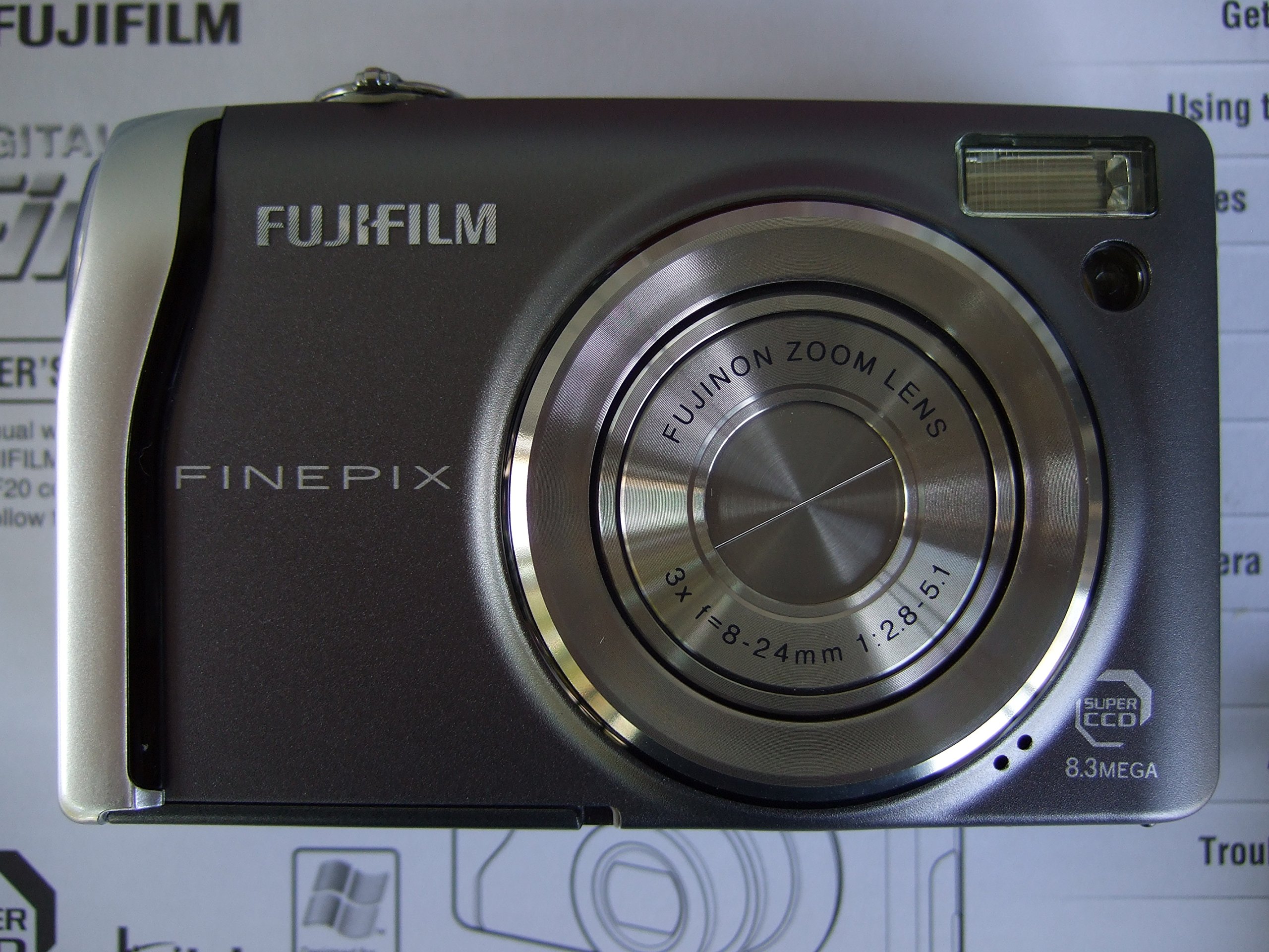FUJIFILM FinePix F40fd 美品 Fujifilm Finepix F40fd 8.3MP Digital Camera with 3X Optical Zoom