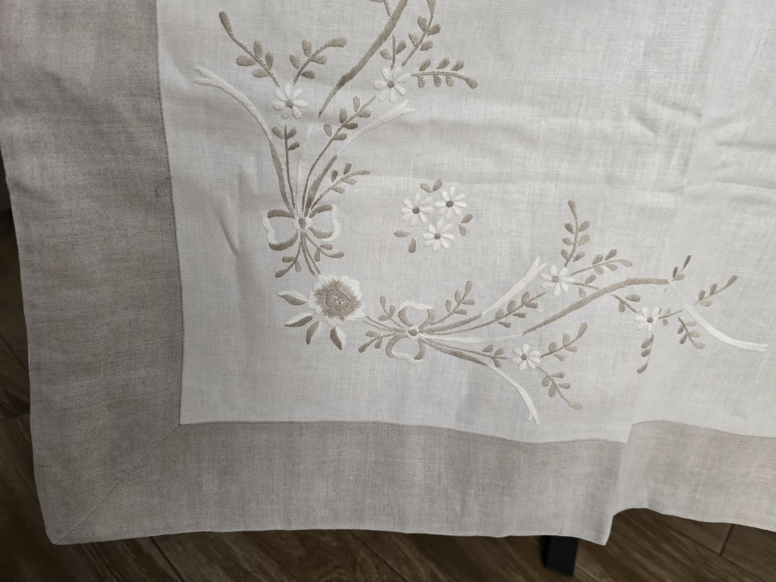 Handbestickte Tischdecke aus Leinen-Mischgewebe, 12 Plätze, Stickerei