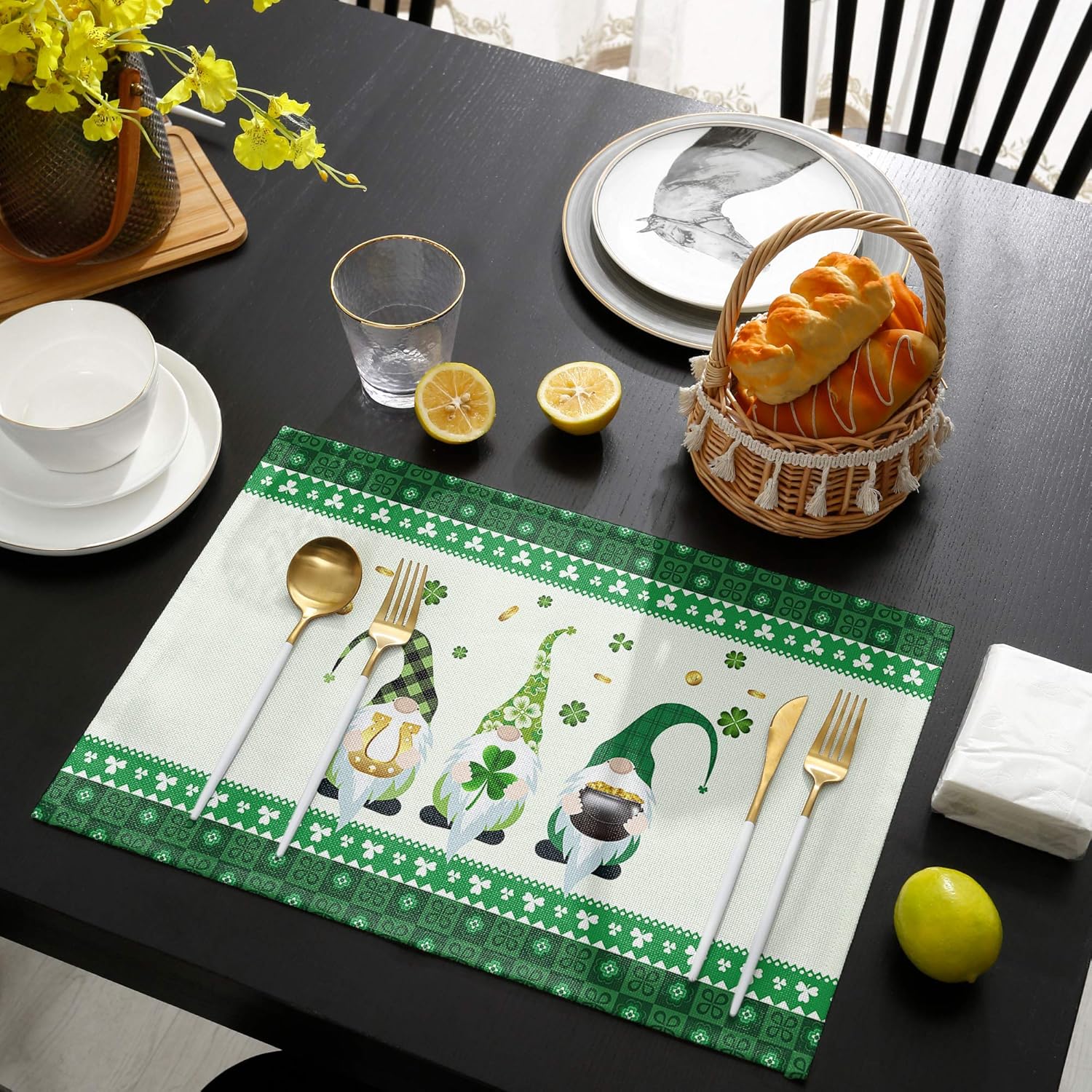 St Patrick's Day Placemats Shamrock Gnomes Tablemats for Dinner Table， Green Check Plaid Gold Coin Table Mats Non-Slip Washable Heat Resistant Set of 6