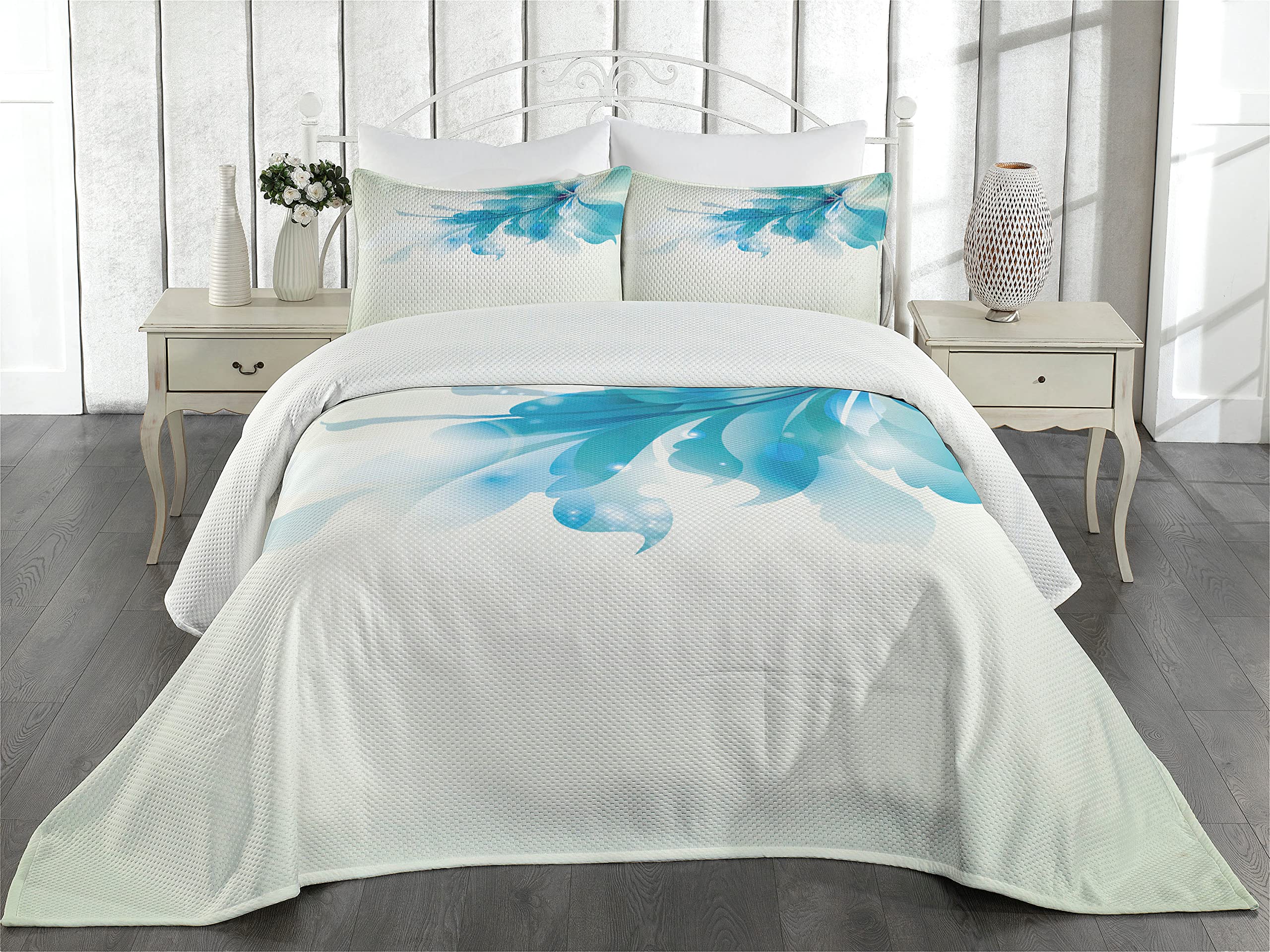 Ambesonne Abstract Coverlet, Big Single Abstract Blue Shades Ombre Flowers Artwork, 2 Piece Decorative Quilted Bedspread Set with 1 Pillow Sham, Twin Size, Pale Blue and White