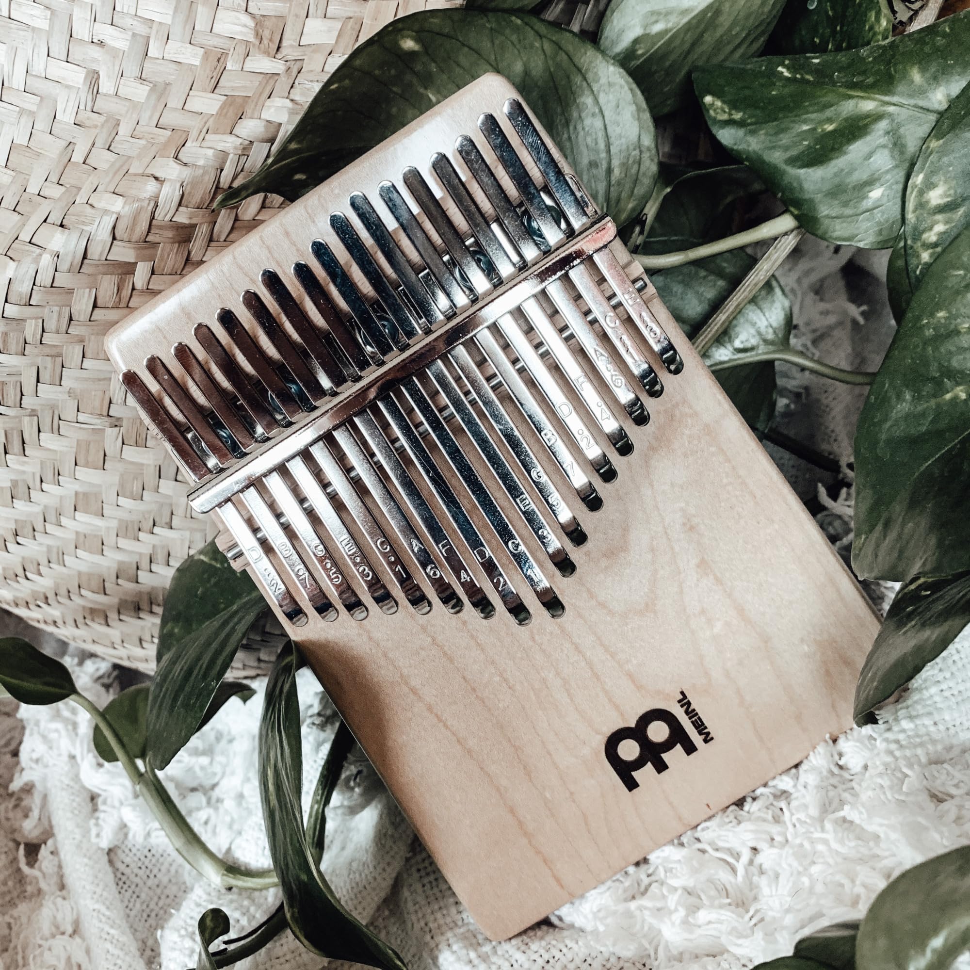 Sonic Energy Solid Body Kalimba – 17 notes, do majeur – Pour la méditation, le yoga, la percussion – Bois d'érable – Accessoires inclus (1B-KL1704S)