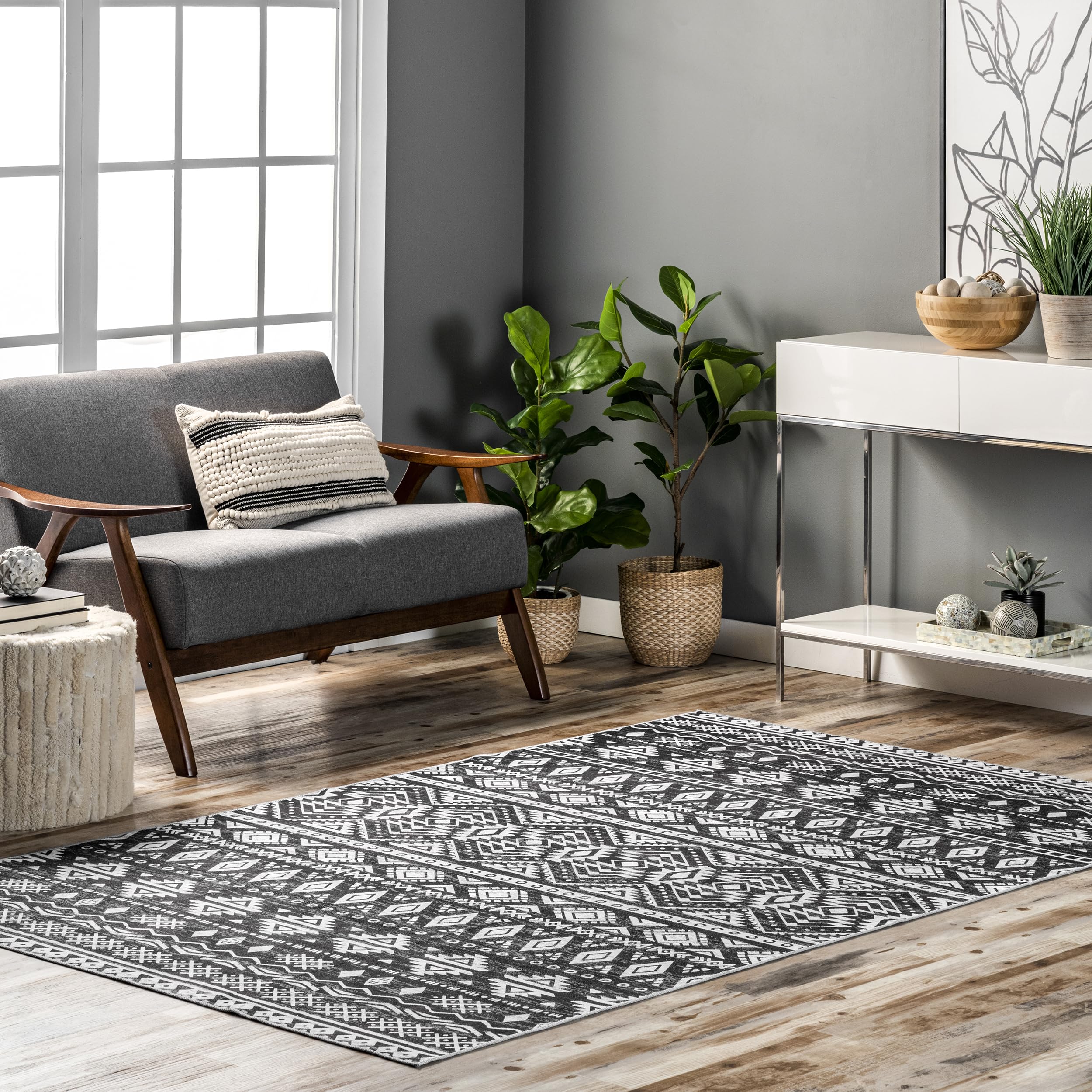 Tapis lavable anthracite nuLOOM Madlyn de 2,4 x 3 m pour salon chic
