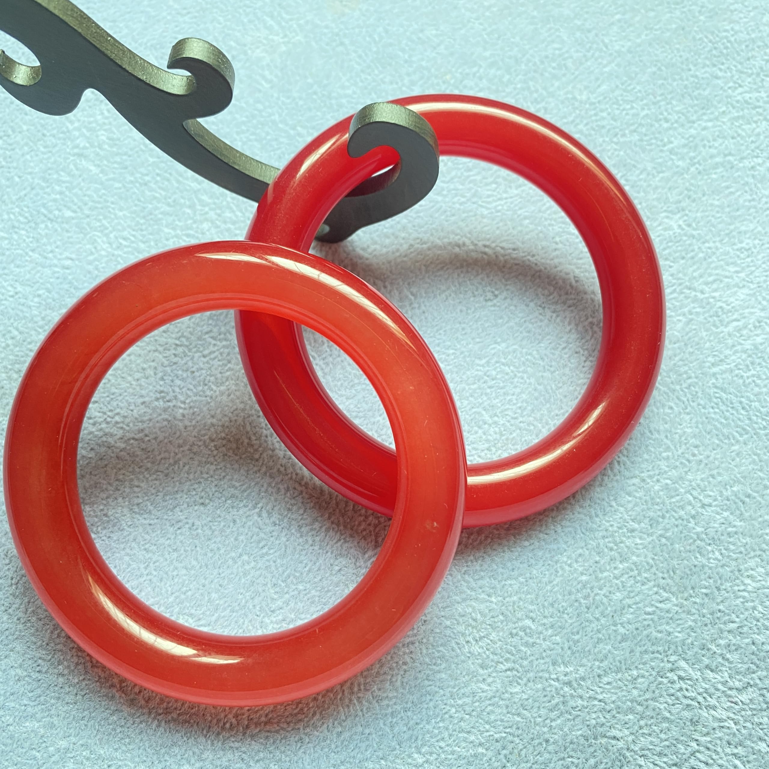 Bracciale di banco di Giada Rotonda di per Donne Cinese Bracciale di ricchezza di buona Fortuna Elegante Regalo di Compleanno di Compleanno in Pietra Rossa Vera e Propria (Rotondo Red1, 56-57)