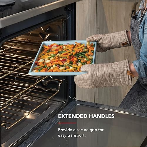 Miniatura 49 de KitchenAid Bandeja para hornear de acero aluminizado premium, antiadherente, 10x15 pulgadas, contorno plateado