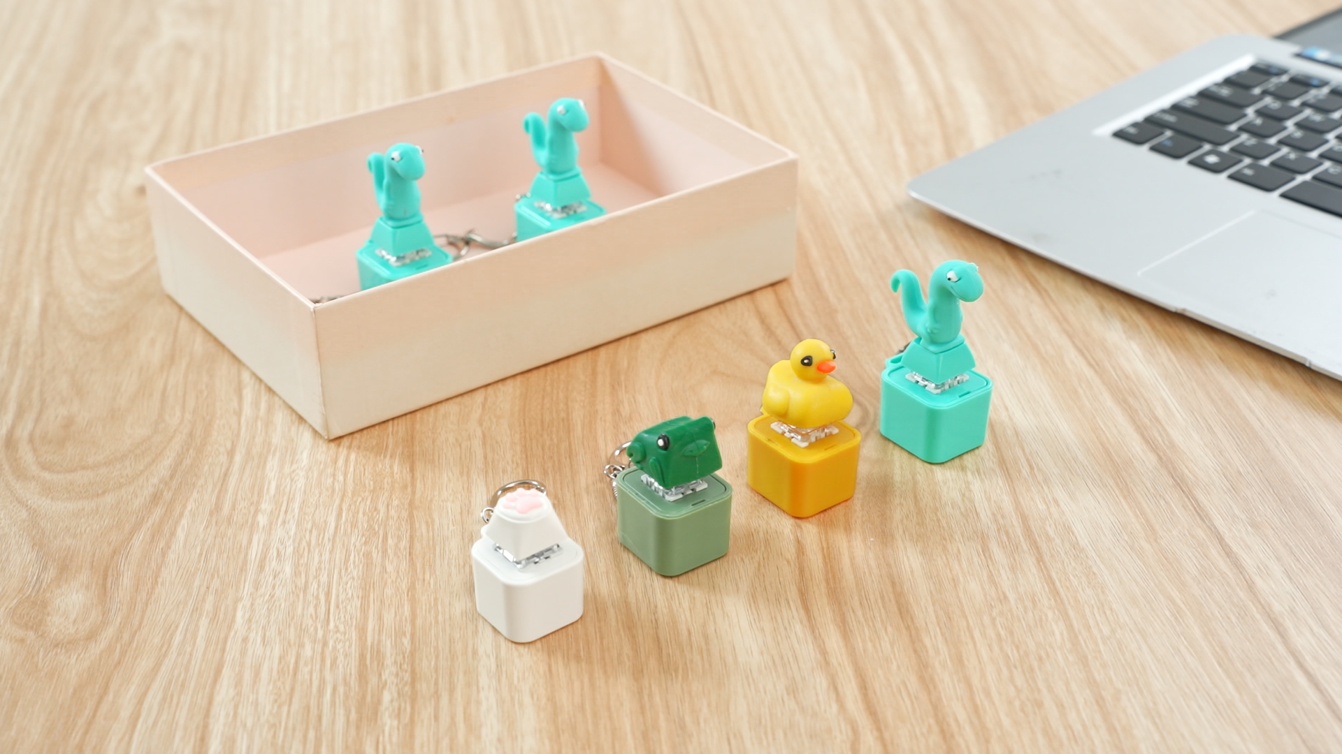 Amazon.com: Grinsvalley 3 Pcs Croaking Lizard Fidget Toy Keychain