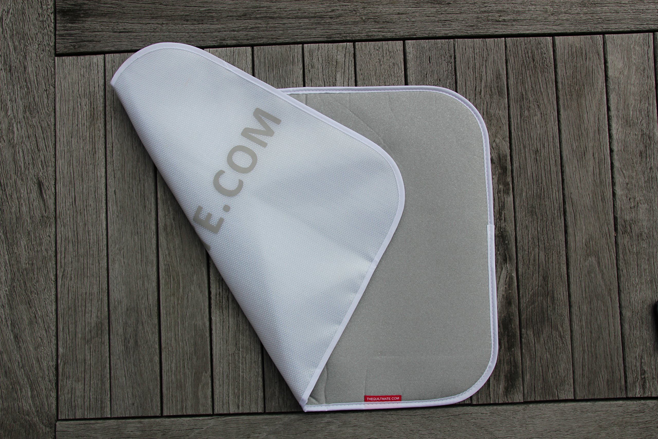 TheQuiltMate プレミアムアイロンパッド キルトやクラフト用に特別デザイン 17in x 25in; 10in x 14in QMMAT1014S（中古品） Amazon | TheQuiltMate – プレミアムアイロンパッド キルトやクラフト