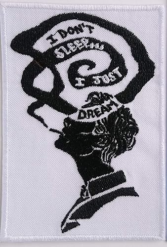 Parche True Detective. Bordado, planchado, tamaño mediano 4" x 2.8" (102mm x 70mm).