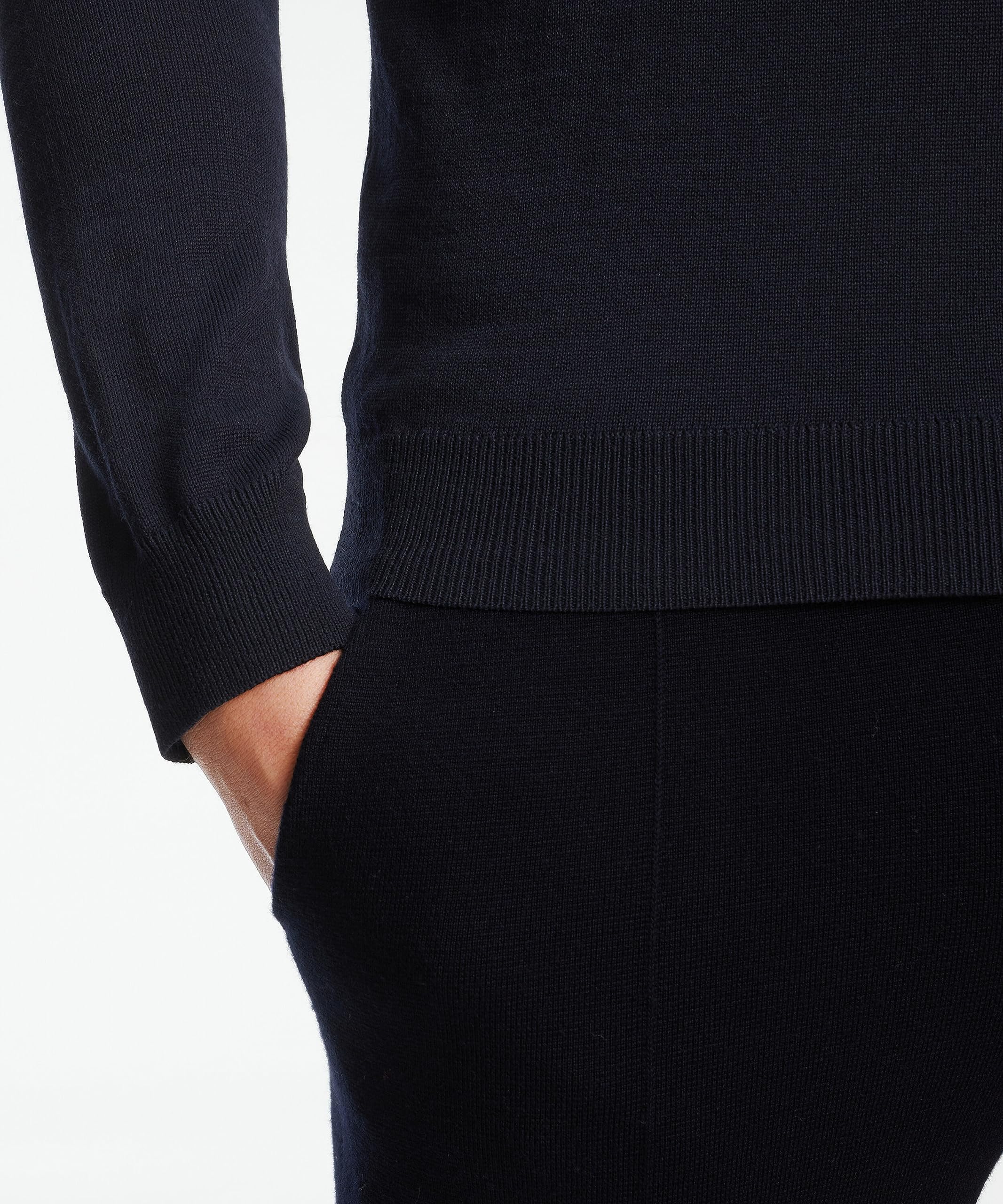 FALKE Herren Basic New Merino V-Neck Pullover elegant klassisch für Business und Freizeit mit V-Ausschnitt atmungsaktive klimaregulierende geruchshemmende Wolle 1 Stück | aus reiner, extrafeiner Merinowolle
