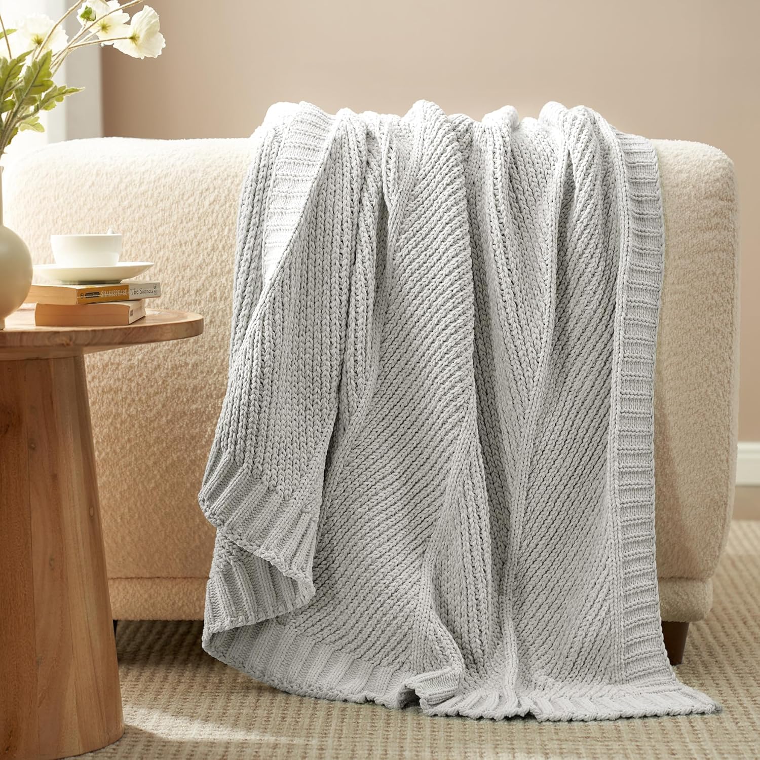 Amélie Home Knit Throw Blanket, Soft Chenille Cozy Breathable Chevron Chunky Decorative Blanket for Couch, Bed & Sofa, French-Inspired Lightweight Warm Gift for Women, Light Gray, 50"x60"