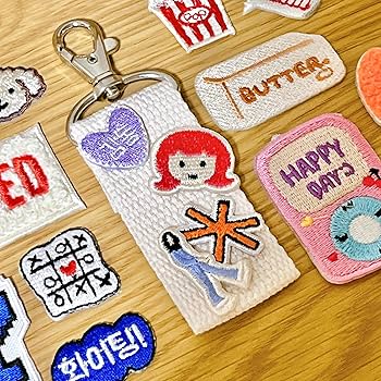 TWICE 缶バッチ　キーホルダー　韓国購入　ハングル文字表記 TWICE 缶バッチキーホルダー韓国購入ハングル文字表記