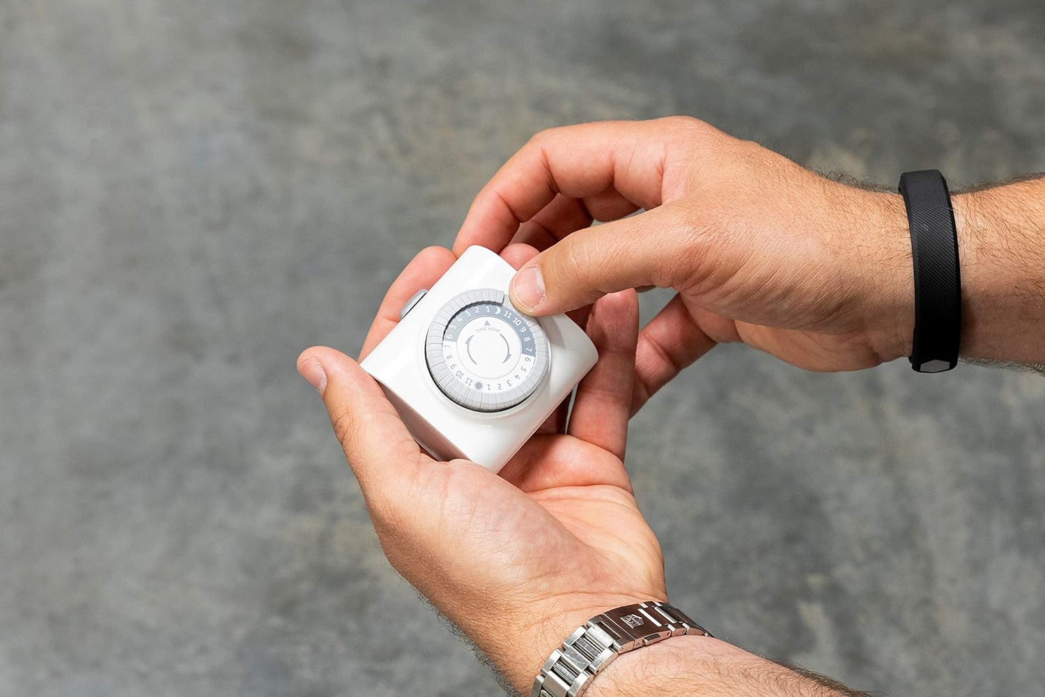 GE, 15119 24-Hour Indoor Basic Timer, 1 Polarized Outlet, Plug-In, Daily On/Off Cycle, 30 Minute Interval, for Lamps, Seasonal Appliances, and Portable Fans, 1 Pack - - 