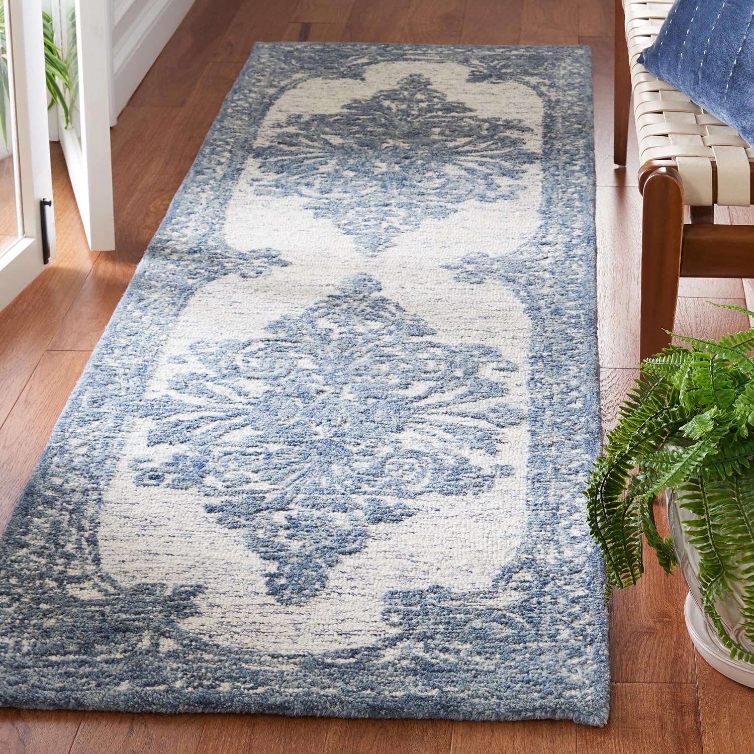 SAFAVIEH Metro Collection Runner Rug - 2'3" x 8', Blue & Ivory, Handmade Oriental Medallion Wool, Ideal for High Traffic Areas in Living Room, Bedroom (MET616M)