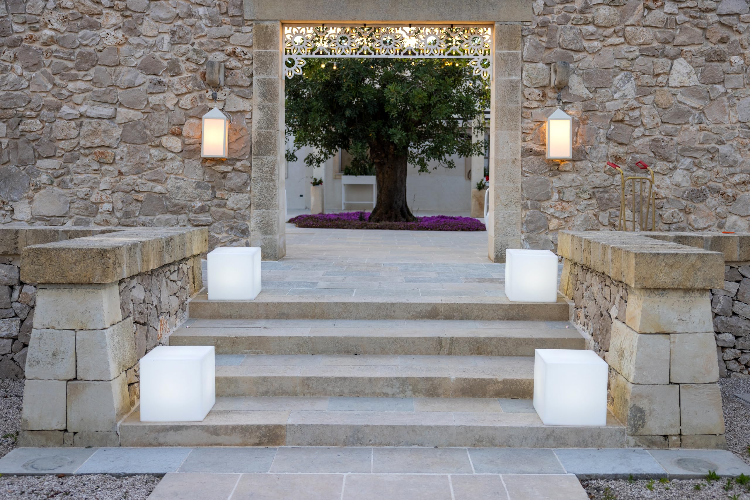Kloris Cubo Sgabello tavolino quadrato cm 45x45x45 BIANCO polietilene per giardino e interni