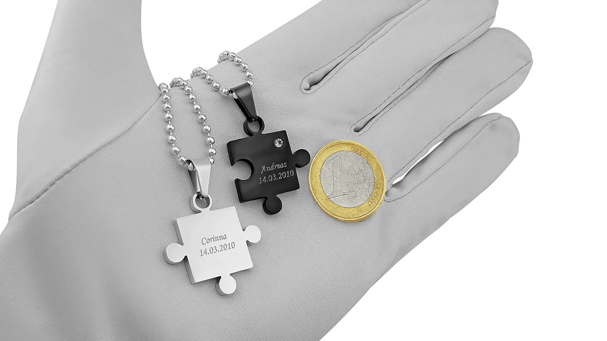 2 Stück Personalisierte Kette mit Gravur Edelstahl 60 cm mit Anhänger Herz Puzzle in silber schwarz - Personalisierte Geschenke für Damen Herren Freundin Freund - Partner Halskette Sie Ihn