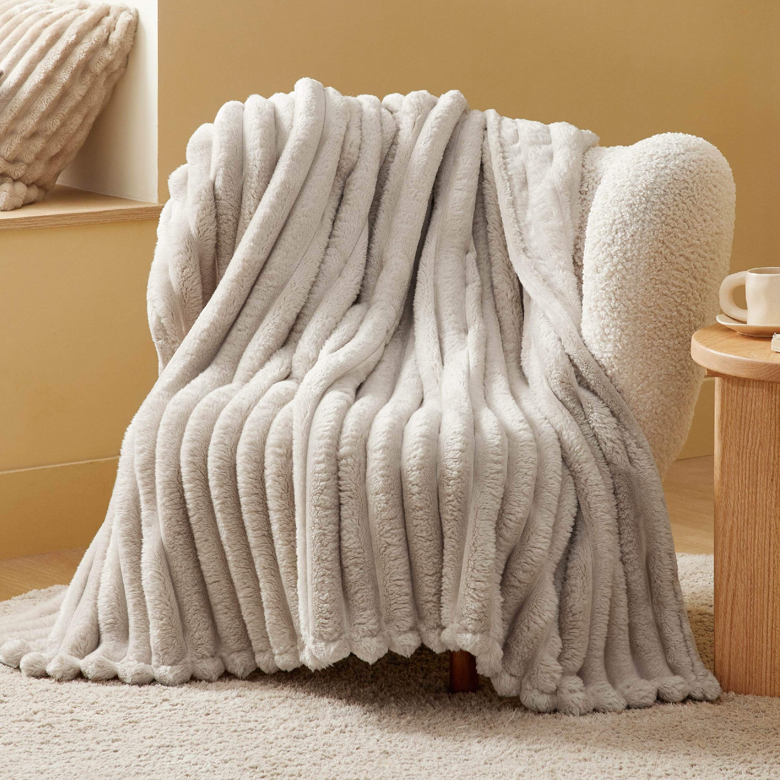 Bedsure Fluffy Throw Blanket