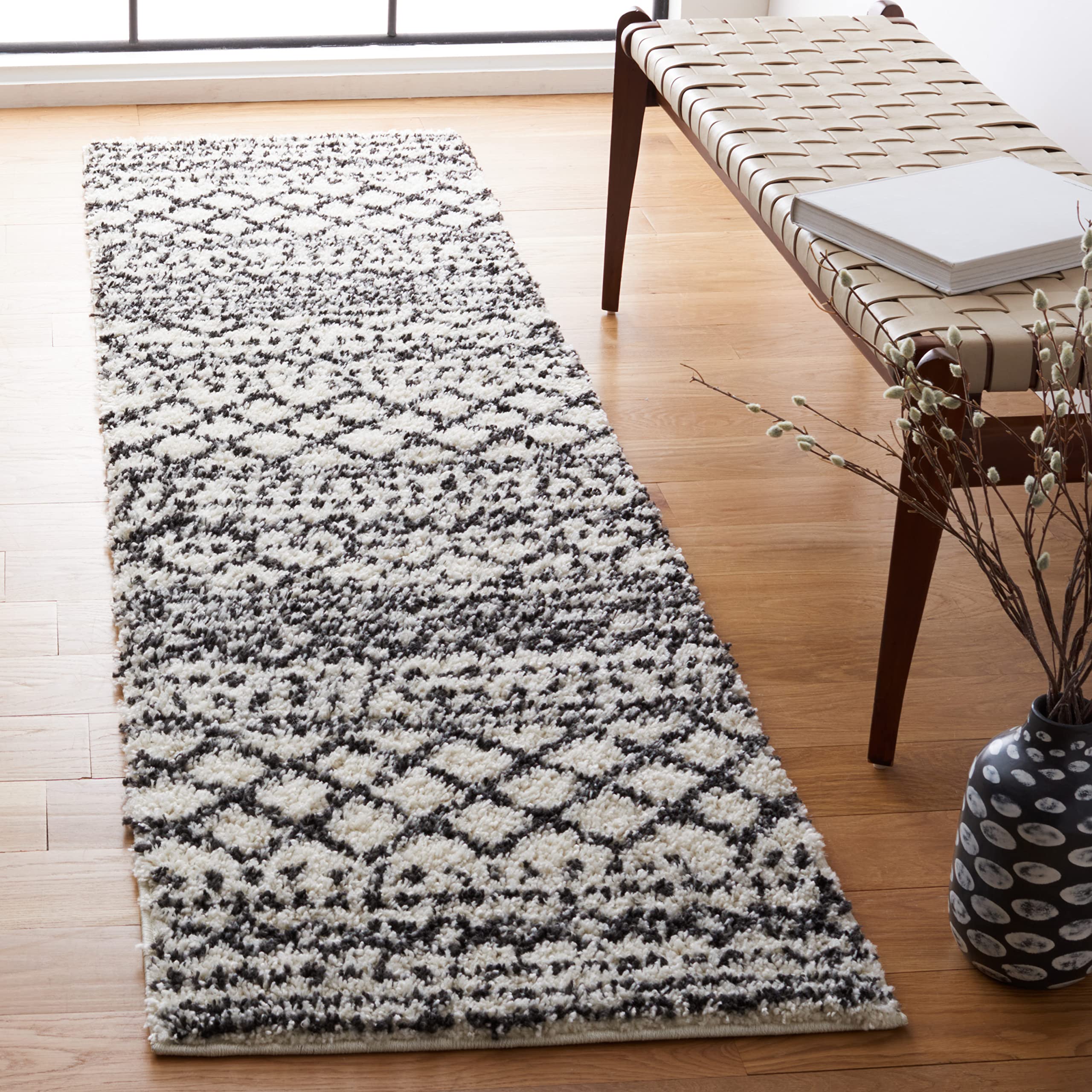 SAFAVIEH Arizona Shag Runner Rug 2'3"x6', Soft Plush Ivory &amp; Black ASG741Z