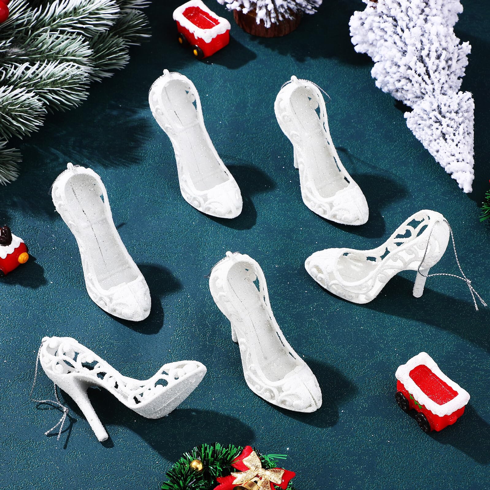 Schaumstoff Weihnachtsbaum Anhänger mit High Heels 24 Stück | Lanyard, Wiederverwendbar und Leicht zu Nutzen, für Xmas Tree und Geburtstagsparty