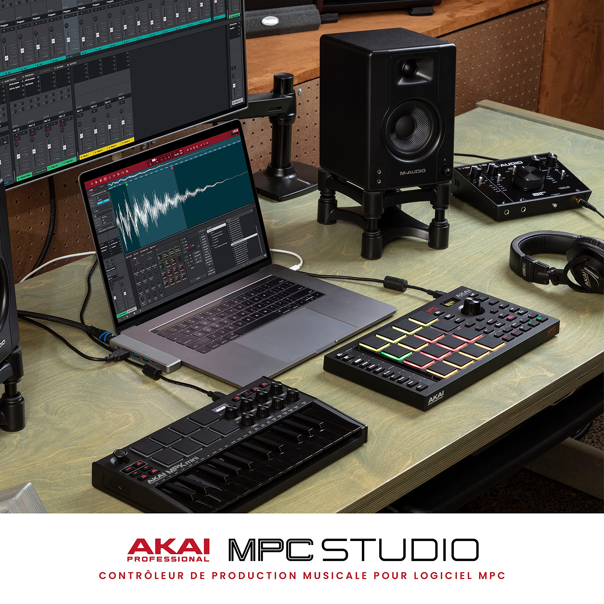 Akai Professional MPC Studio - Contrôleur MIDI Beat Maker avec 16 pads RVB sensibles à la vélocité, logiciel MPC, Touch Strip assignable et écran LCD