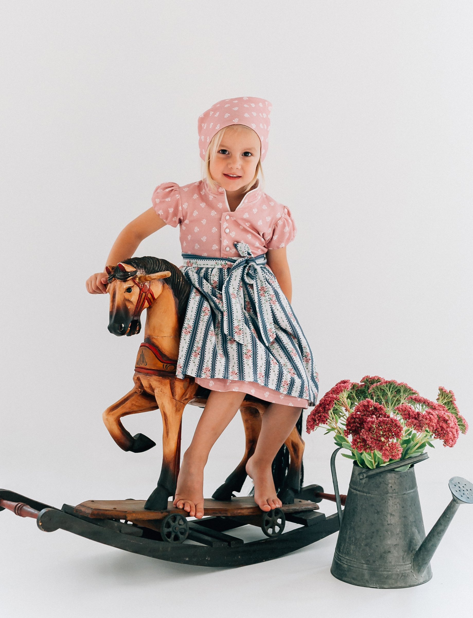 Mogo.cc, Babydirndl Kinderdirndl Wilde KAISERIN und CALANDA