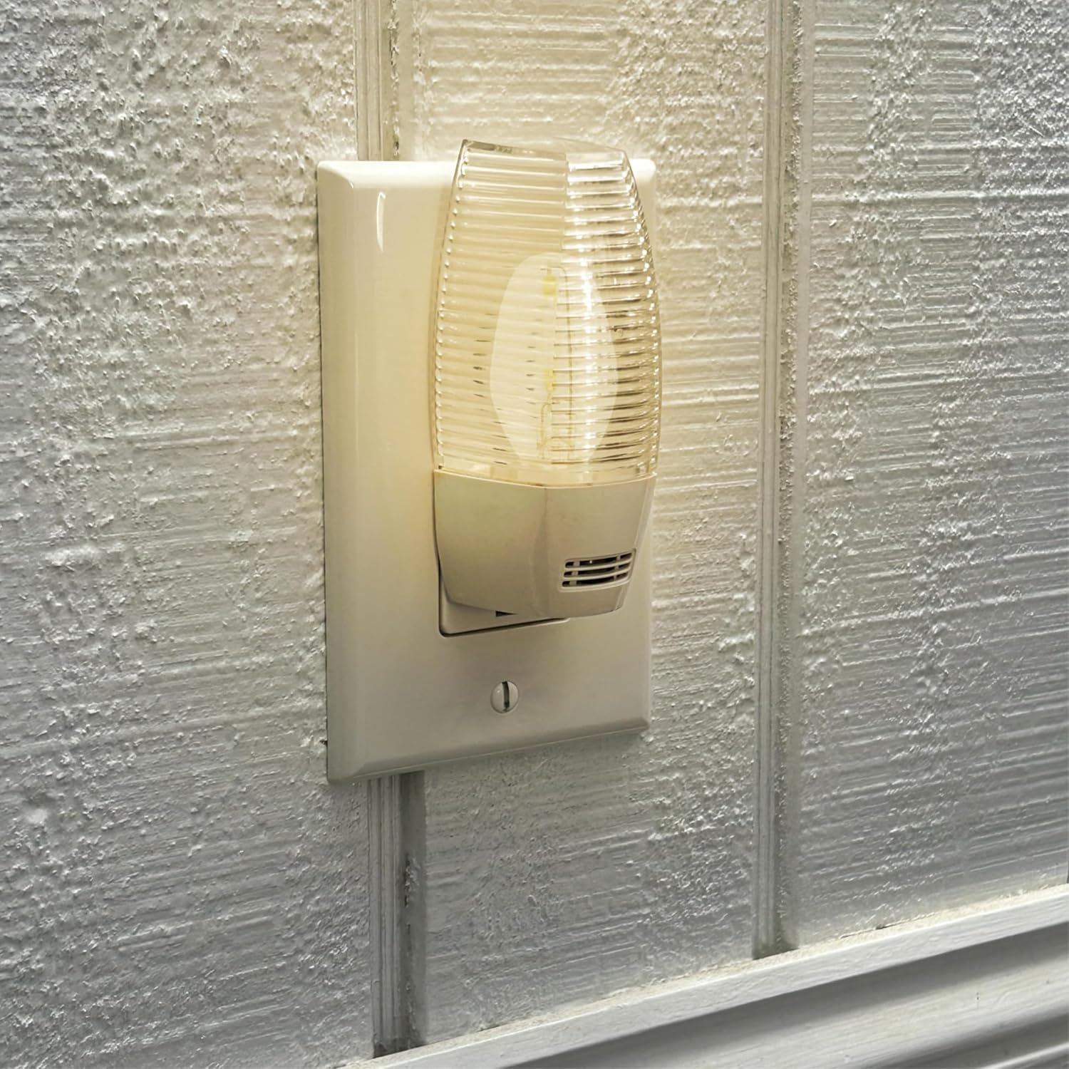 Westinghouse 5284000 0.4 Watt (4 Watt Equivalent) C7 Clear Filament LED Light Bulb, Candelabra Base, 2 Pack - Image 3