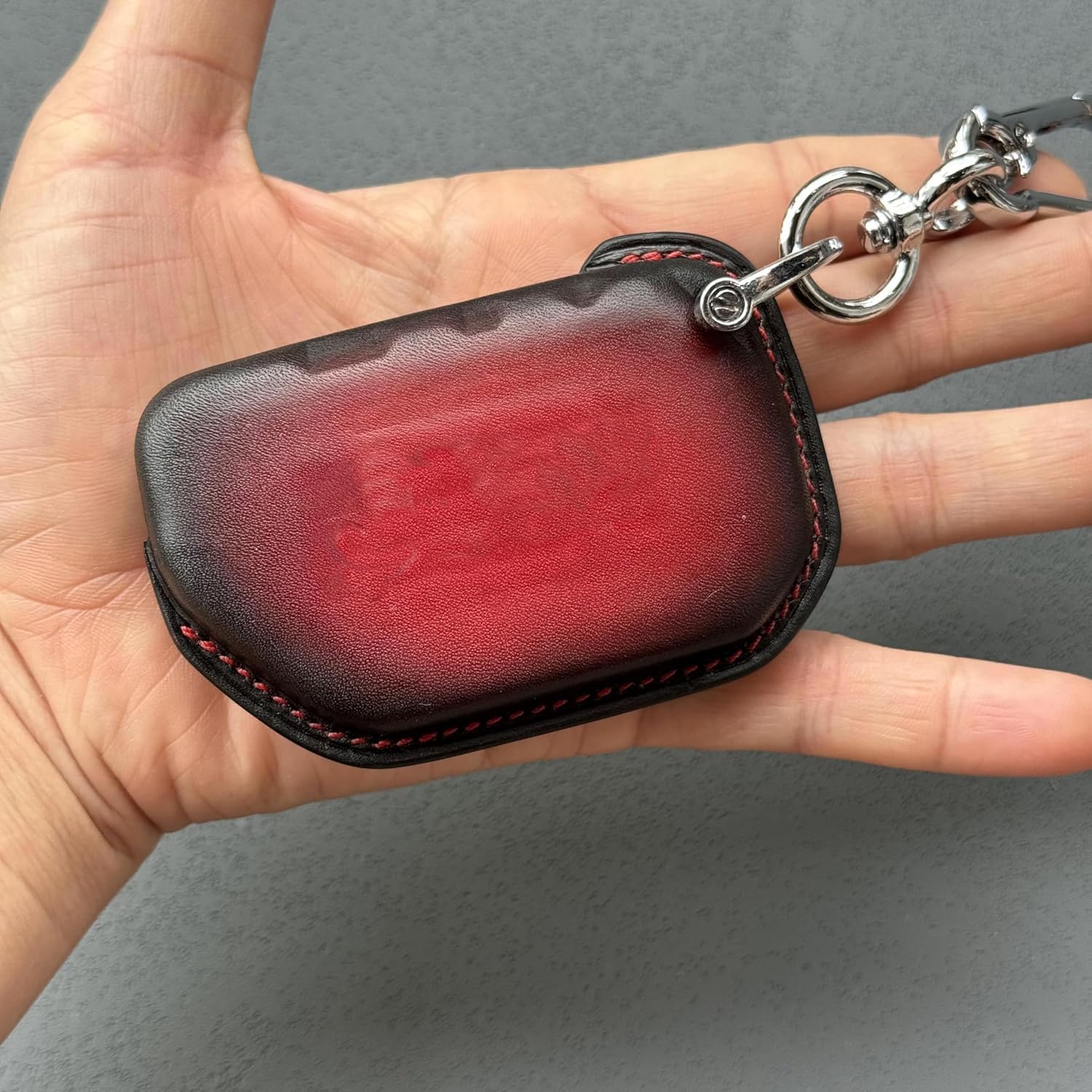 Custom Leather Key Fob Cover with Keychain, Compatible with 2018-2025 Jeep Wrangler JL, JLU, Rubicon, Wagoneer, Gladiator JT, Sahara – Leather Key Case Protector.