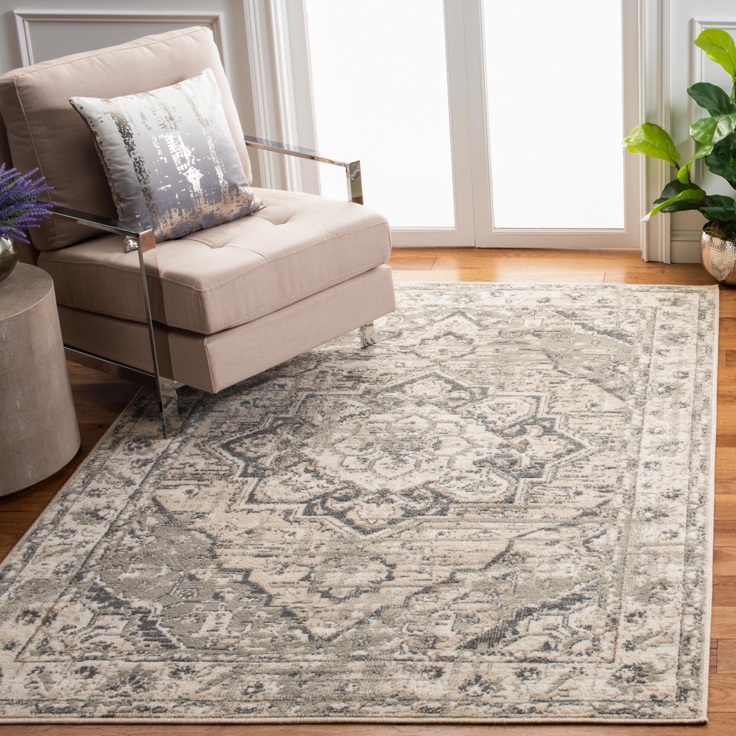 SAFAVIEH Pyramid Collection Area Rug - 5'3" x 7'8", Ivory & Grey, Vintage Oriental Distressed Design, Non-Shedding & Easy Care, Ideal for High Traffic