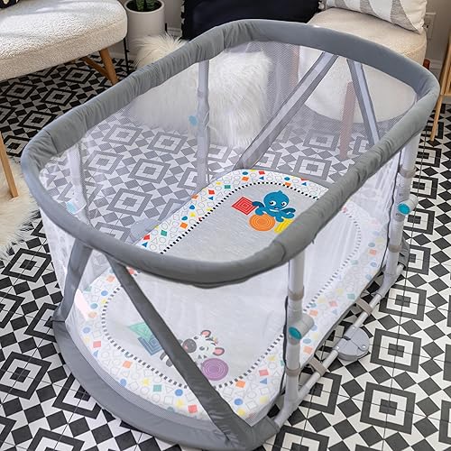 Miniatura 17 de Baby Einstein Kick & Snooze 3 en 1 - Corral plegable, moisés y gimnasio de juego musical, incluye sábana bajera, 3 pasos fácil de plegar, juguete de