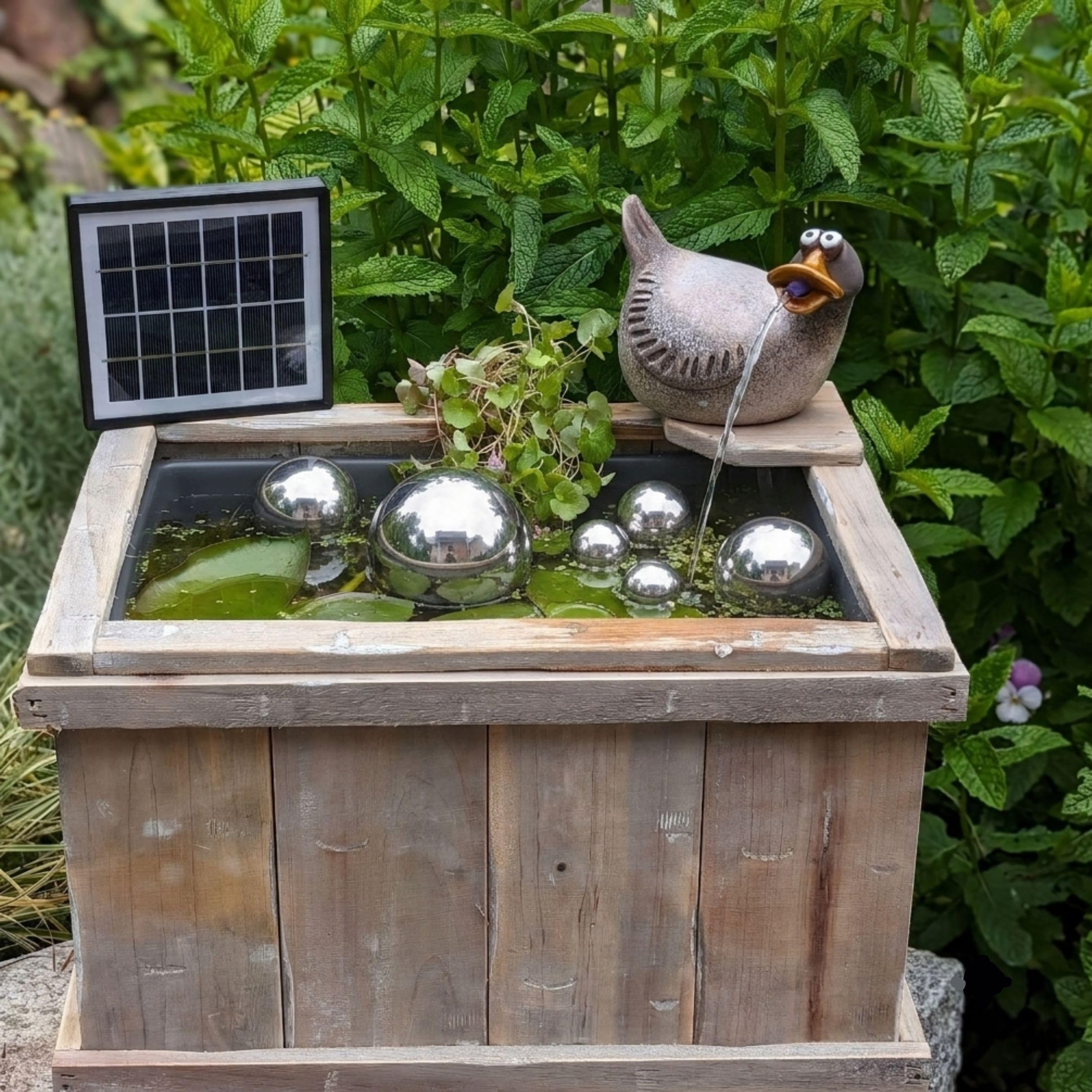 Storm's Gartenzaubereien Holzkiste mit Wasserspeier Ente, Kugeln + Solar | Kompletter Miniteich mit Pumpe