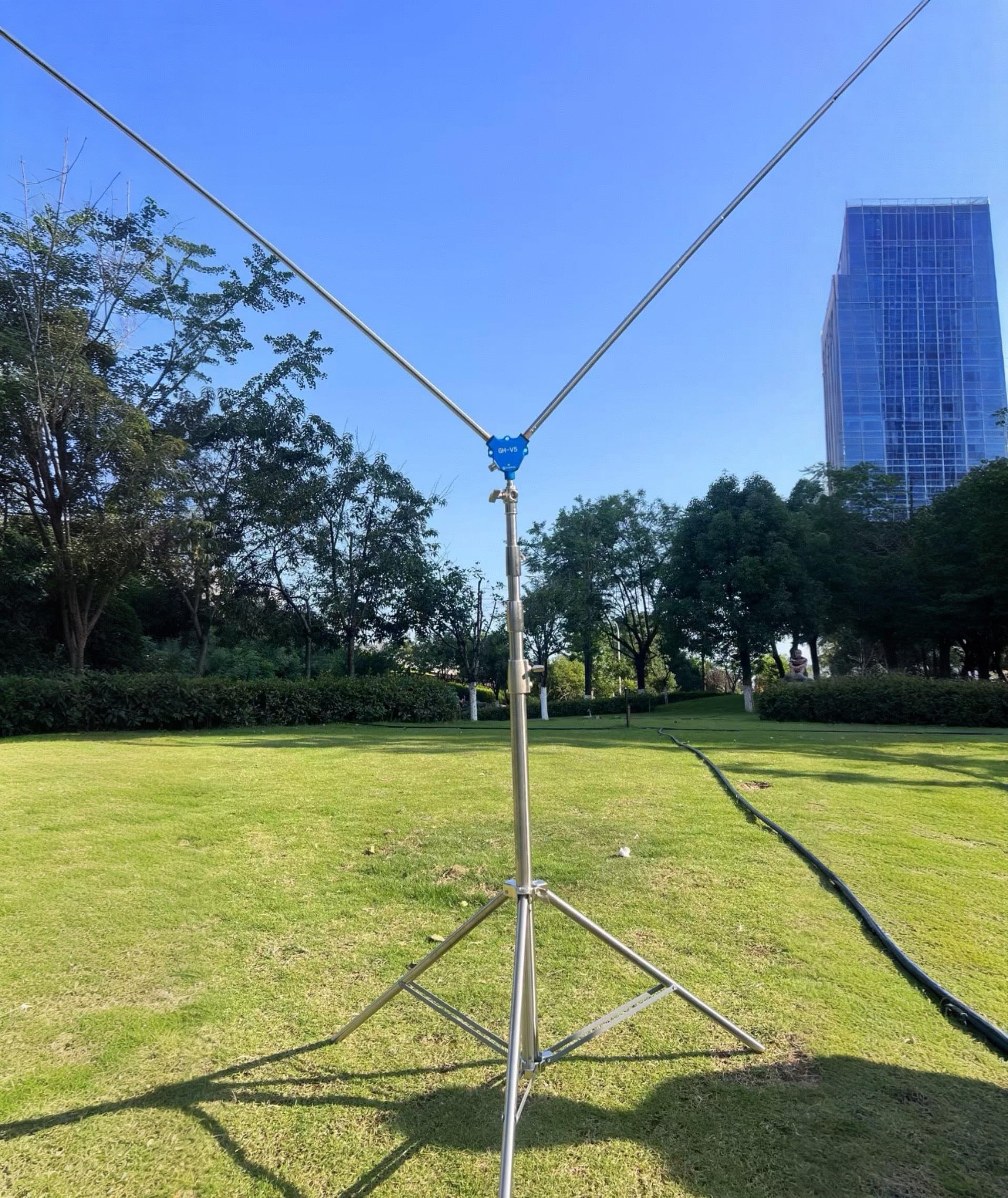 Amazon.com: AT-V55 Portable HF/VHF/UHF Antenna Kit with Tripod