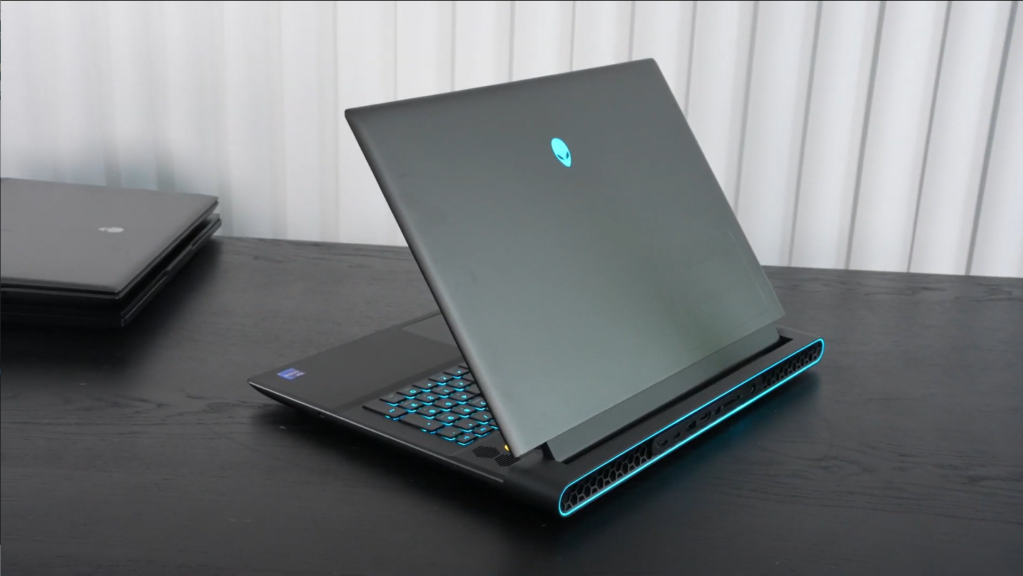 Amazon.com: Dell Alienware m18 R2 Gaming Laptop, NVIDIA RTX 4090