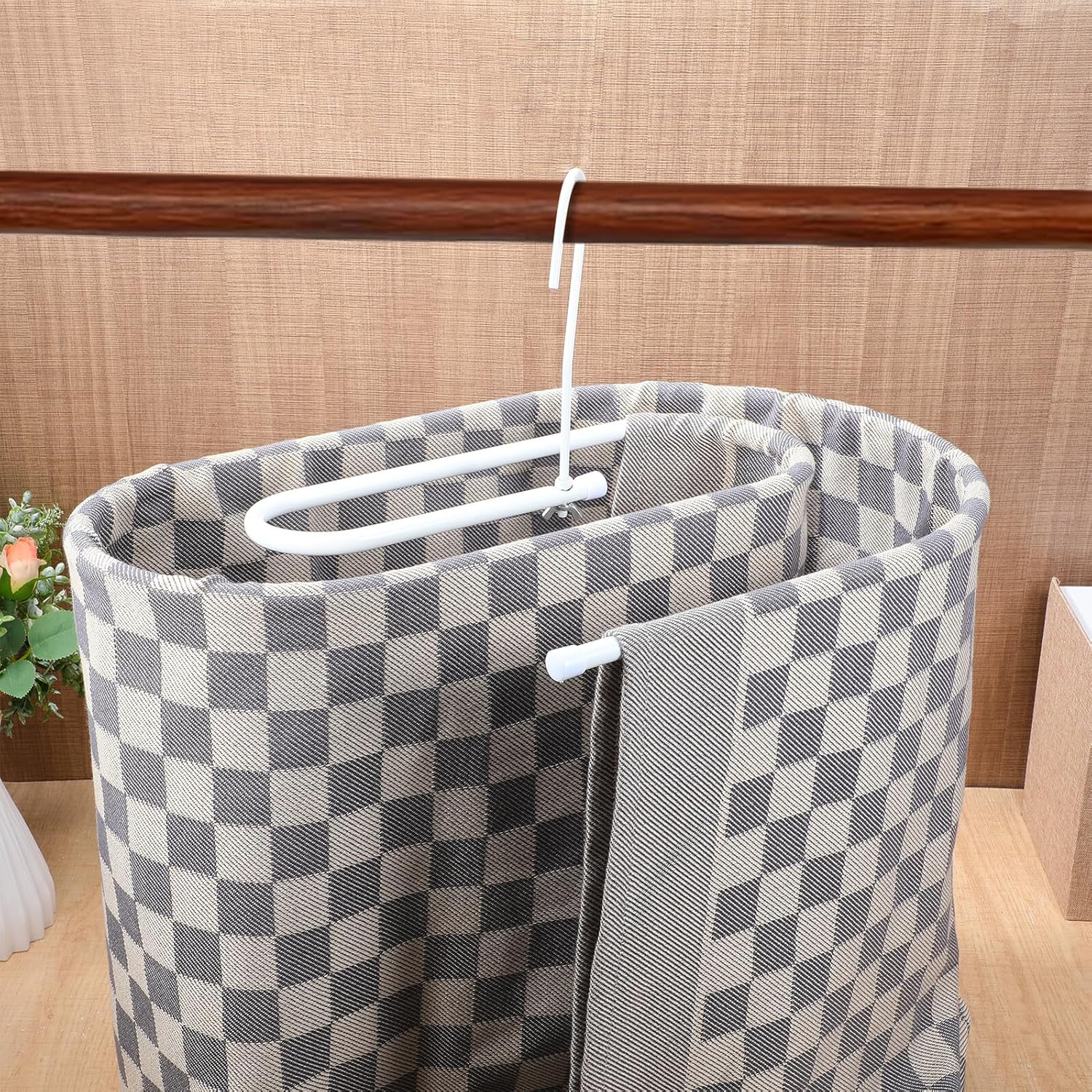 White Oval Spiral Quilt Drying Rack Heavy Duty Wall-Mounted Laundry Hanger Space-Saving Clothes Rack for Home Balcony Bedding and Blanket Drying