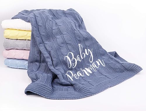 Miniatura 3 de Personaliza la manta de bebé con nombre de punto trenzado para niña y niño (gris)