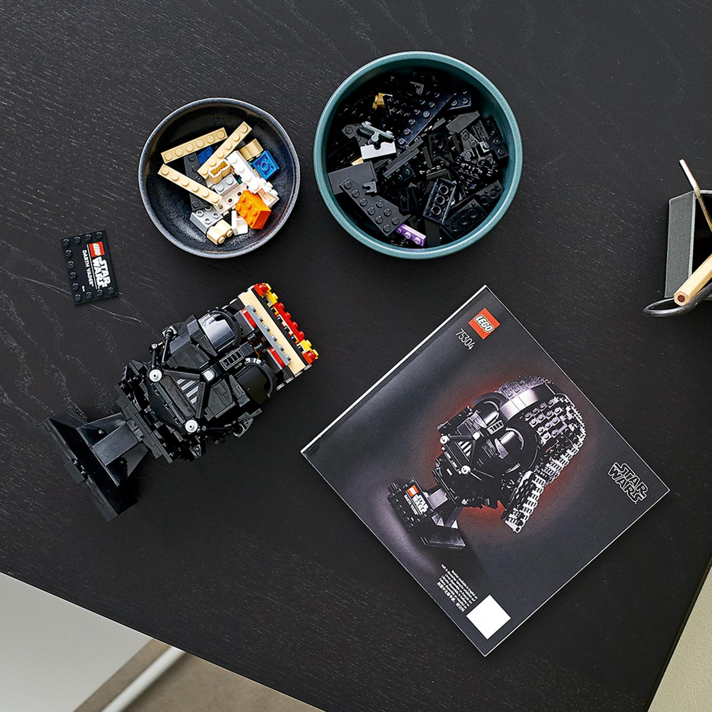 LEGO Star Wars Hełm Dartha Vadera, Zestaw Klocków dla Dorosłych Fanów Gwiezdnych Wojen, Model Hełmu do Zbudowania, Pomysł na Prezent dla Mężczyzn i Kobiet, 75304