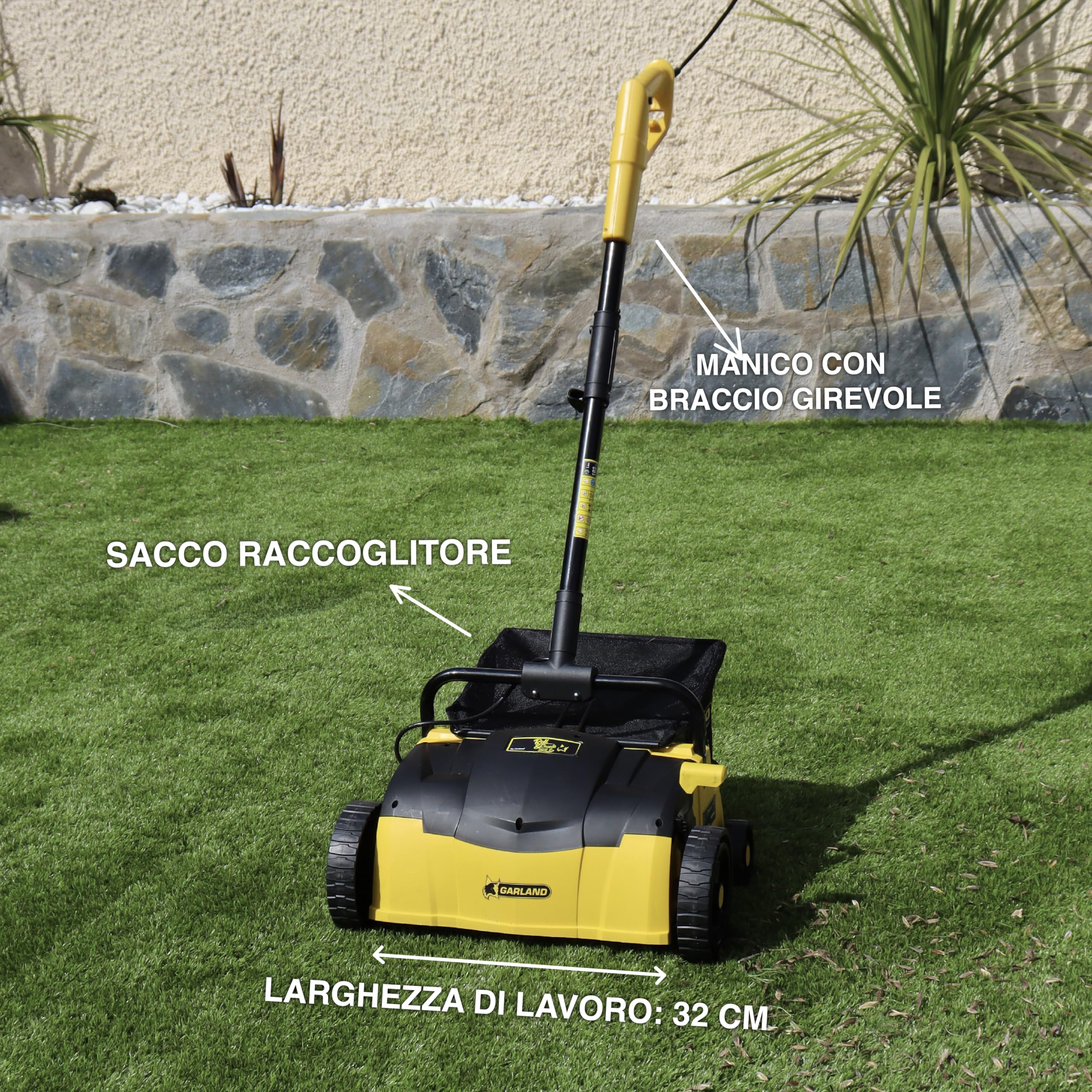 Garland - Spazzatrice per Erba Artificiale Roll&Comb 302E-V19 | 1.400 Watt di Potenza | Elettrica a Spina | 32 cm di Larghezza di Lavoro | Manubrio a Braccio Oscillante | Sacco di Raccolta da 25L