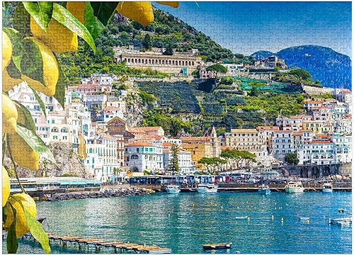 MyPuzzle - Vista panorámica de la hermosa Amalfi en colinas que conducen a la costa, Campania, Italia, rompecabezas premium de 1000 piezas para