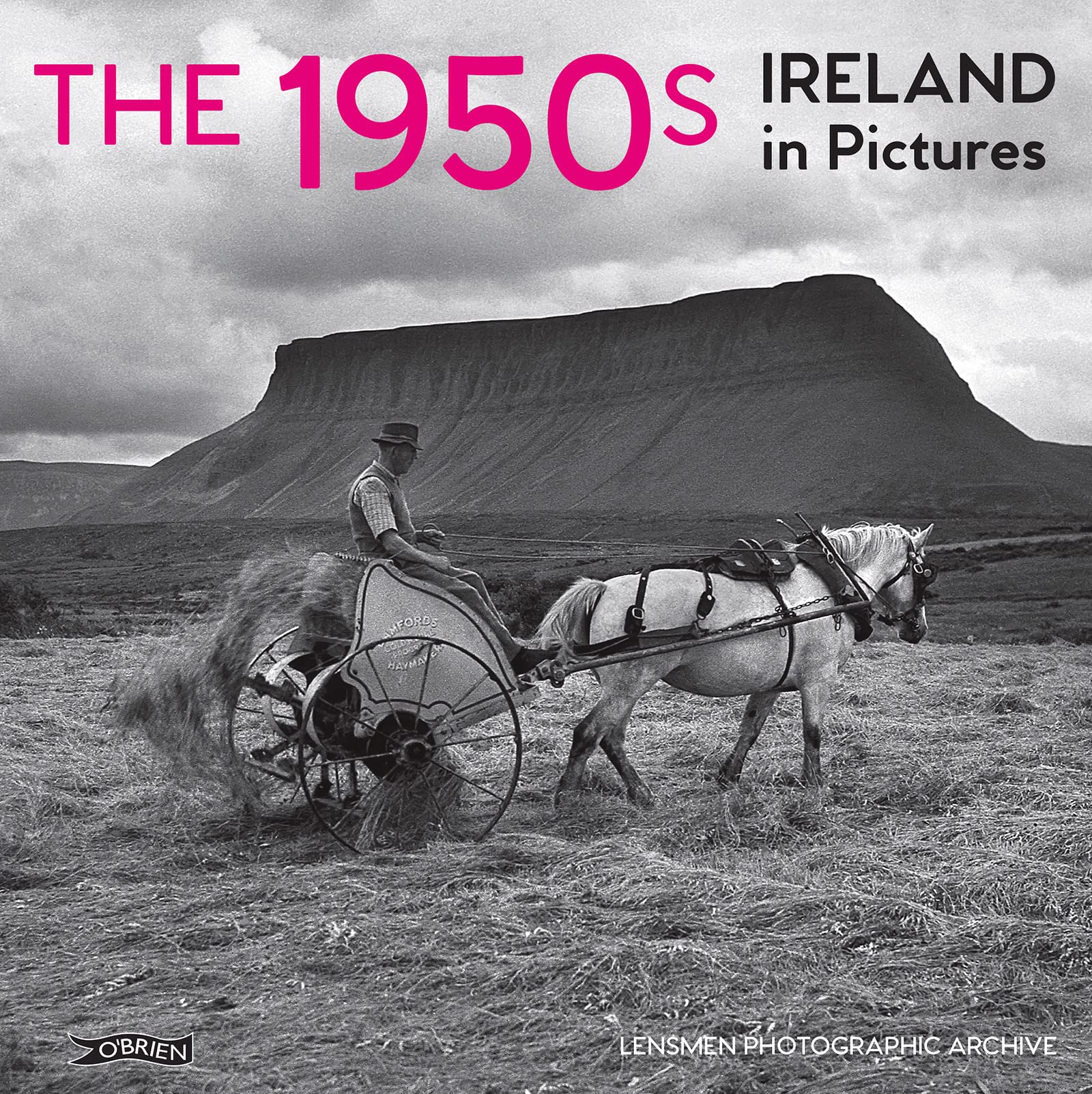 The 1950s Ireland in Pictures by Lensmen Photographic Archives (Paperback Book)