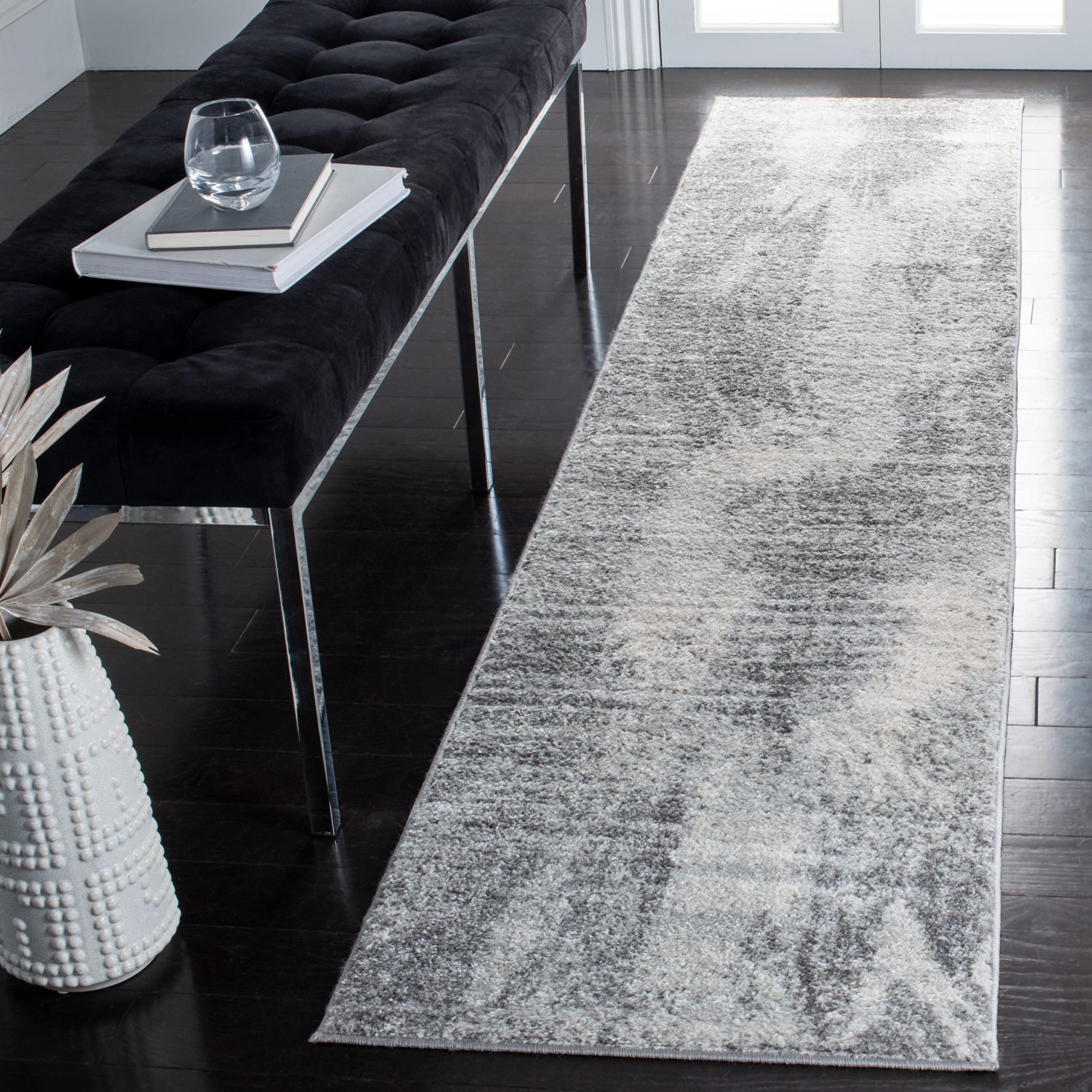 Safavieh Contemporary Rug for Living Room, Dining Room, Bedroom - Tulum Collection, Short Pile, in Ivory and Grey, 91 X 152 cm