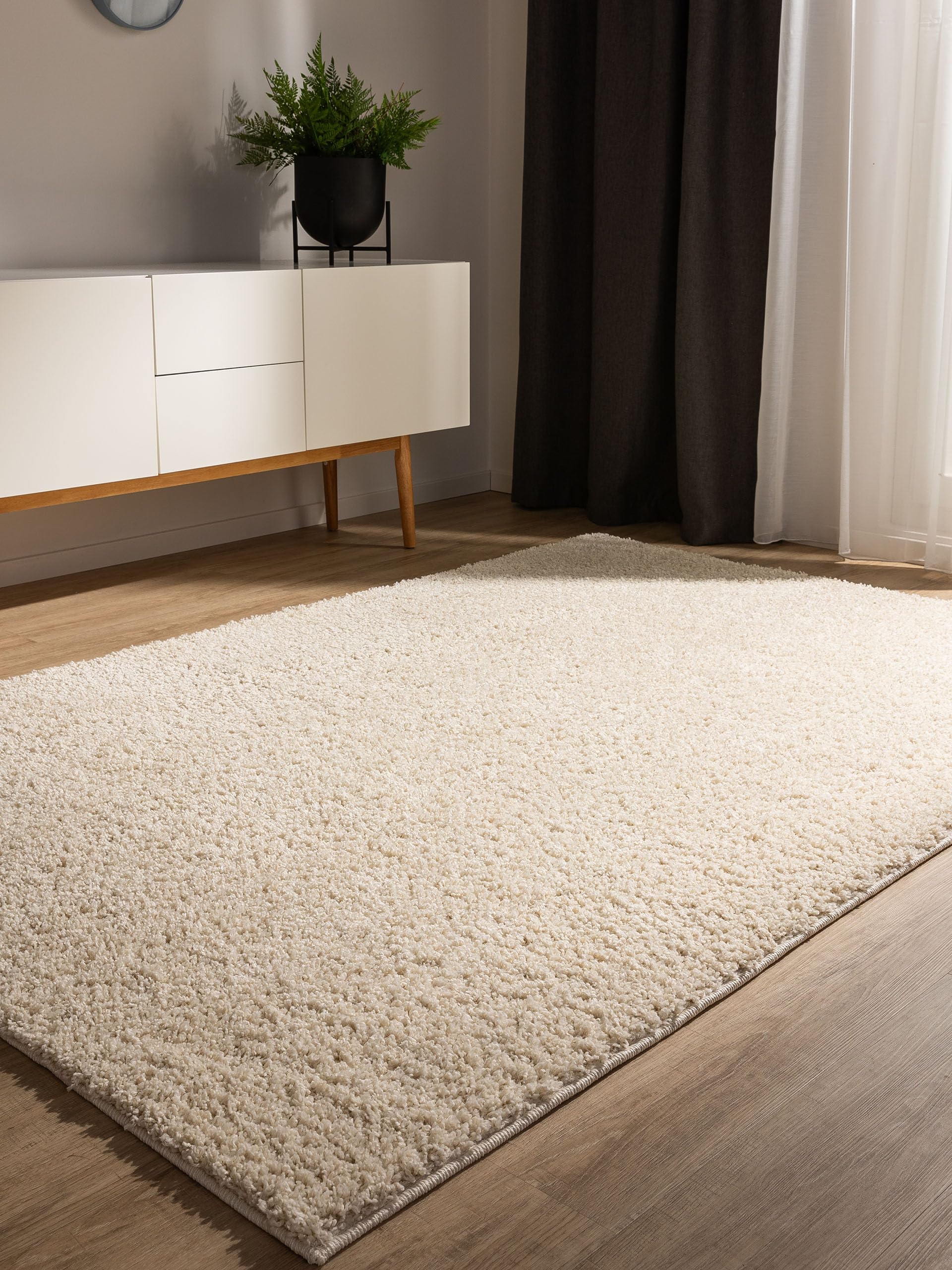 benuta Sohari Alfombra básica de pelo largo para salón, color crema, 60 x 120 cm, aspecto minimalista, suave y lavable, para dormitorio, pasillo o comedor, adecuada para calefacción por suelo radiante