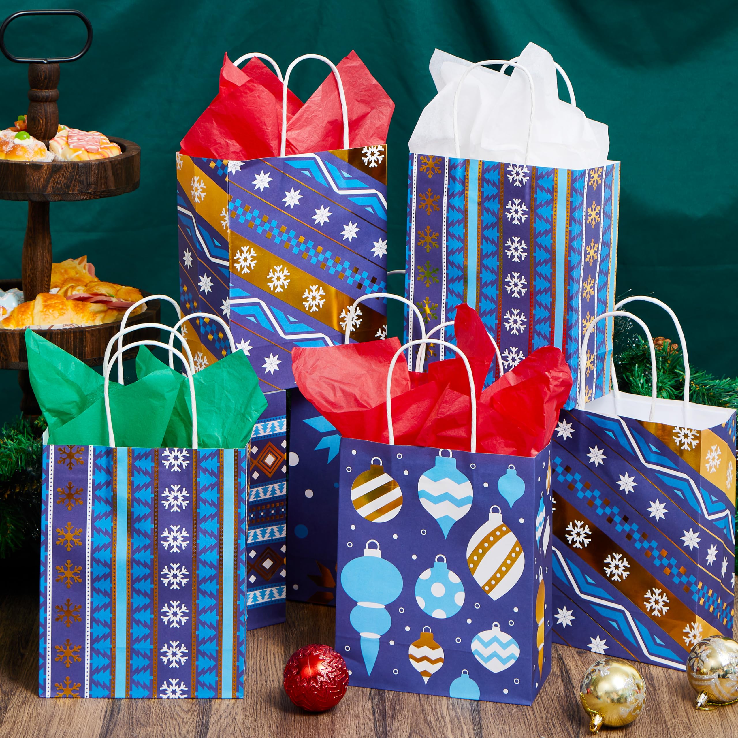 JOYIN 24 Stück Weihnachts-Geschenktüten aus Kraftpapier, für Klassenzimmer und Partygeschenke, Partygeschenke und Dekorationszubehör (blau, 22,9 x 18,9 x 8,3 cm)