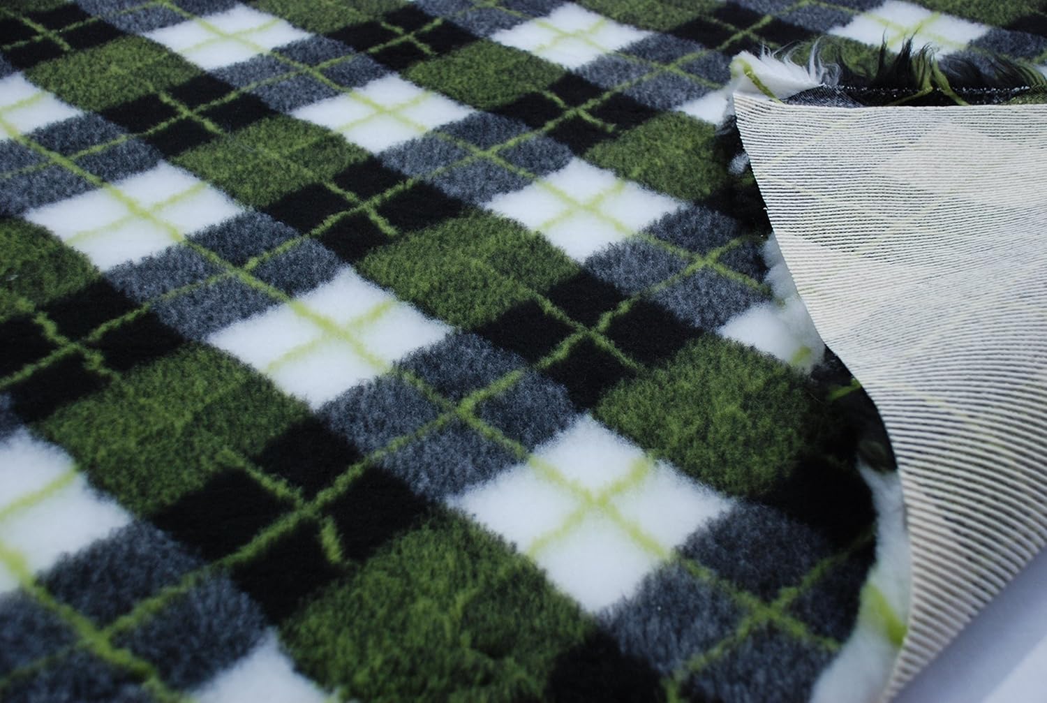 CRS Fur Fabrics Professional Non Slip Veterinary Dog Puppy Vet Bedding Diamond Check - Green, 1 mtr 150cm x 100cm