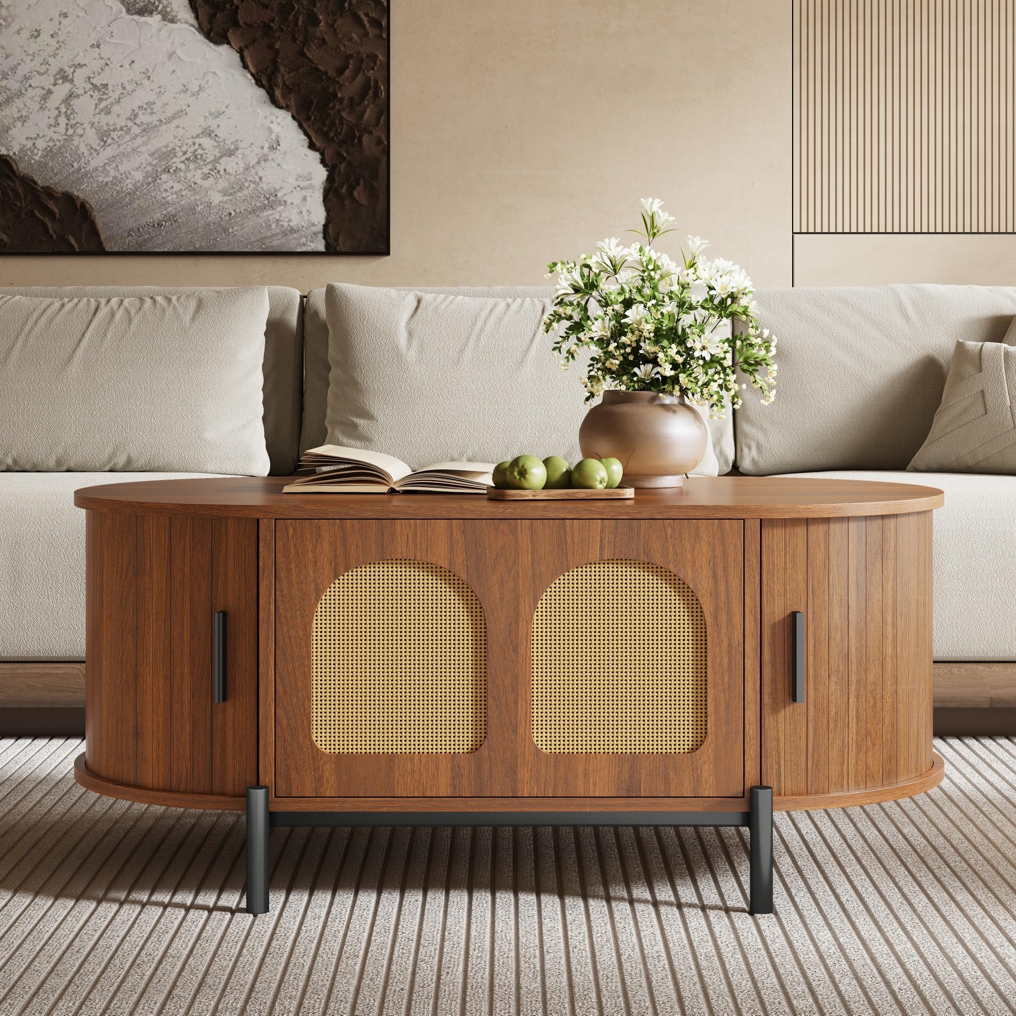 Merax Table basse en noyer avec espace de rangement, table de salon aspect bois avec portes coulissantes en rotin et pieds en métal, table d'appoint moderne pour salon, 100 x 50 x 40 cm (L x l x H)