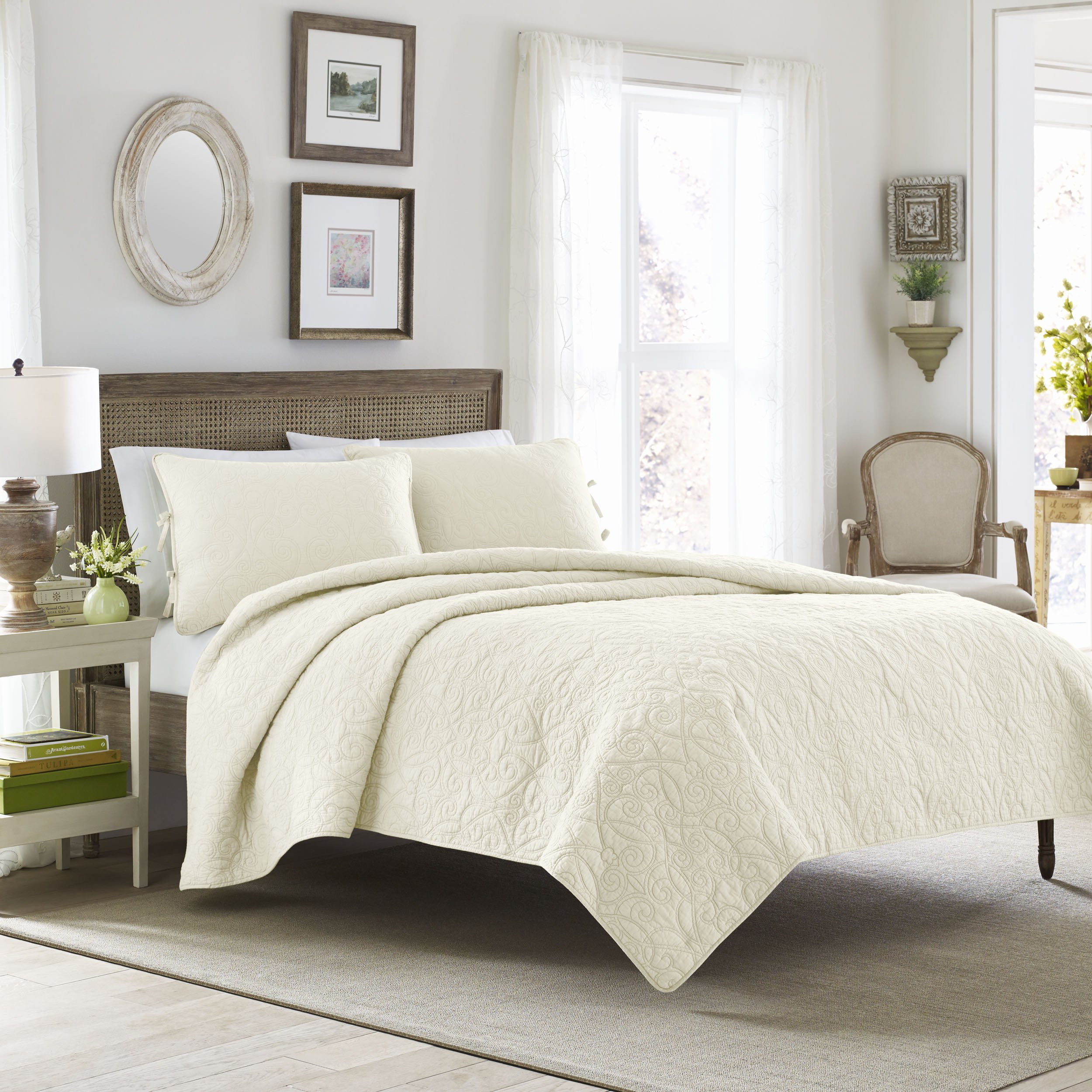 Laura Ashley Home | Felicity Collection | Luxury Premium Ultra Soft Quilt Coverlet, Comfortable 3 Piece Bedding Set, All Season Stylish Bedspread, Full/Queen, Ivory