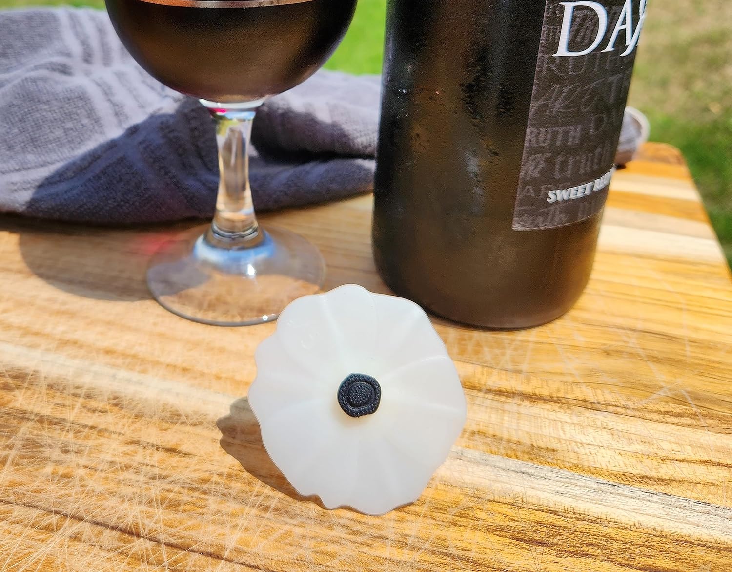 Charles Viancin Poppy Pop Silicone Wine Stopper/Flat Bottle Stopper Set - Silicone (8 Pack - One of Each Color)