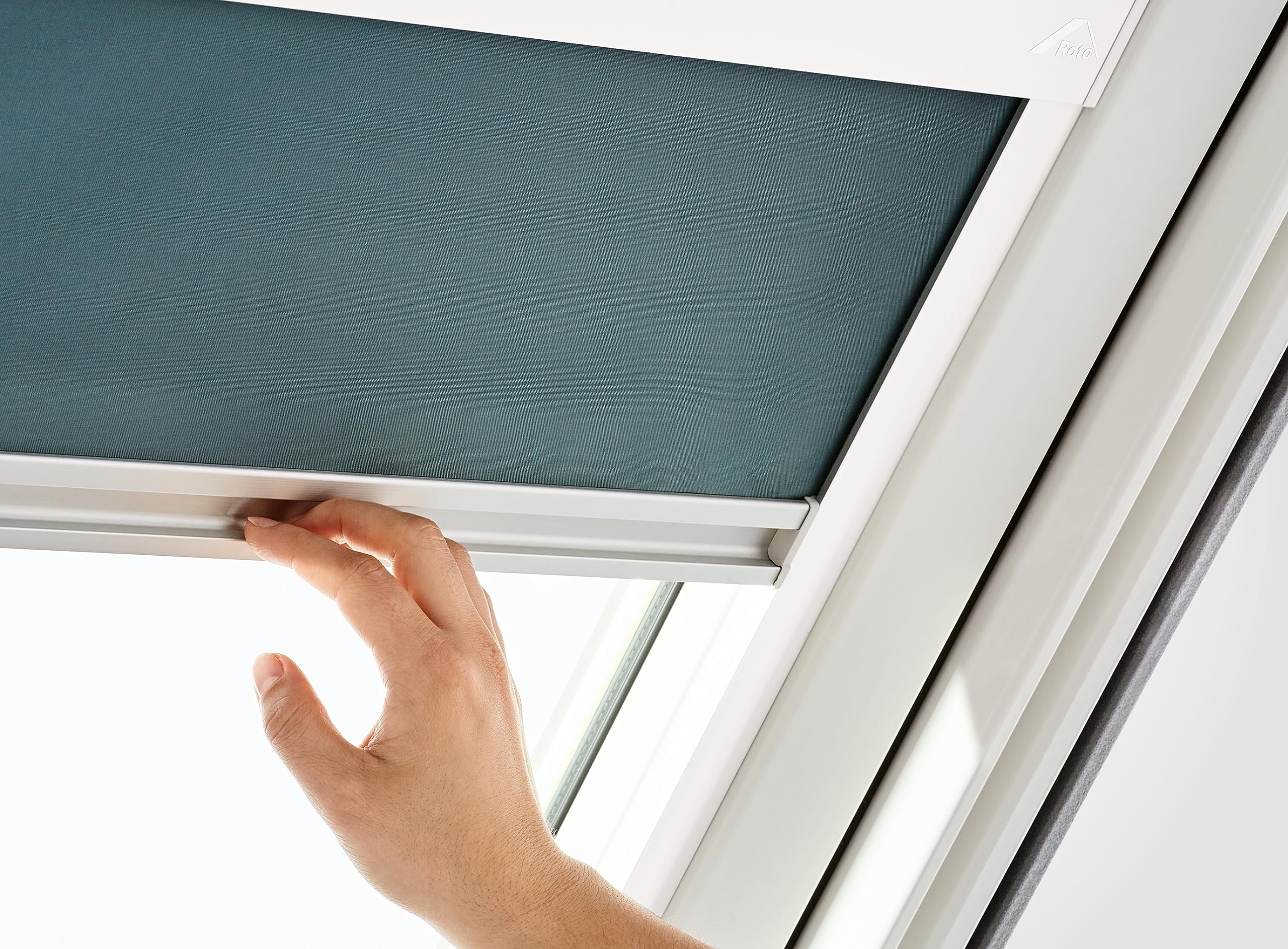 Store d'obscurcissement Roto ZRV Originale - Occultation Presque totale - Rail de Guidage Blanc - Pour la Série Designo R6/R8 i8 et Classic 64/84 - Taille 074/098 | 07/09 - Couleur du tissu Gris Foncé