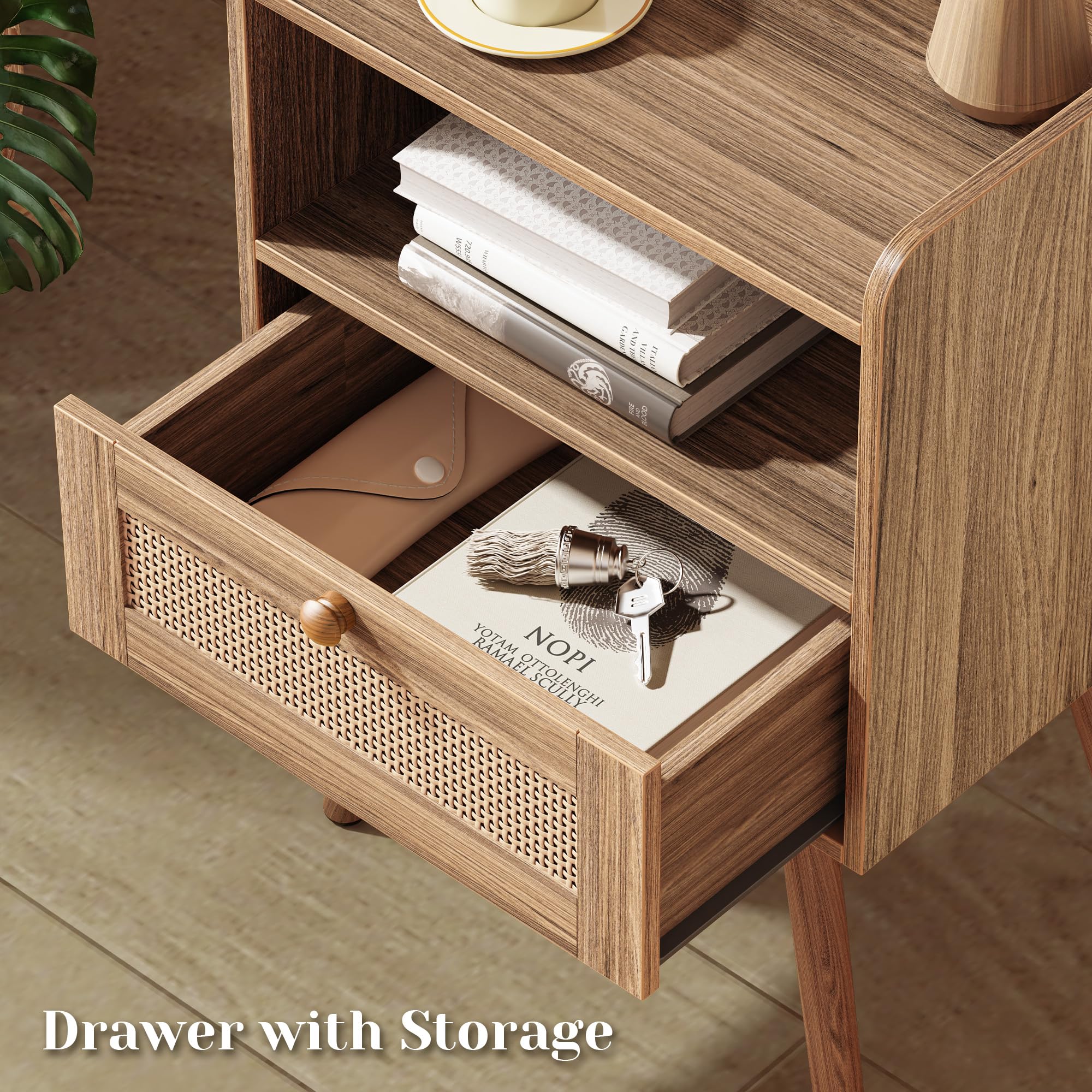 SUPERJARE Comodino con stazione di ricarica e cassetto decorativo simile a rattan, tavolino in rattan con piedi in legno massello, tavolino da letto con contenitore aperto, per camera da letto